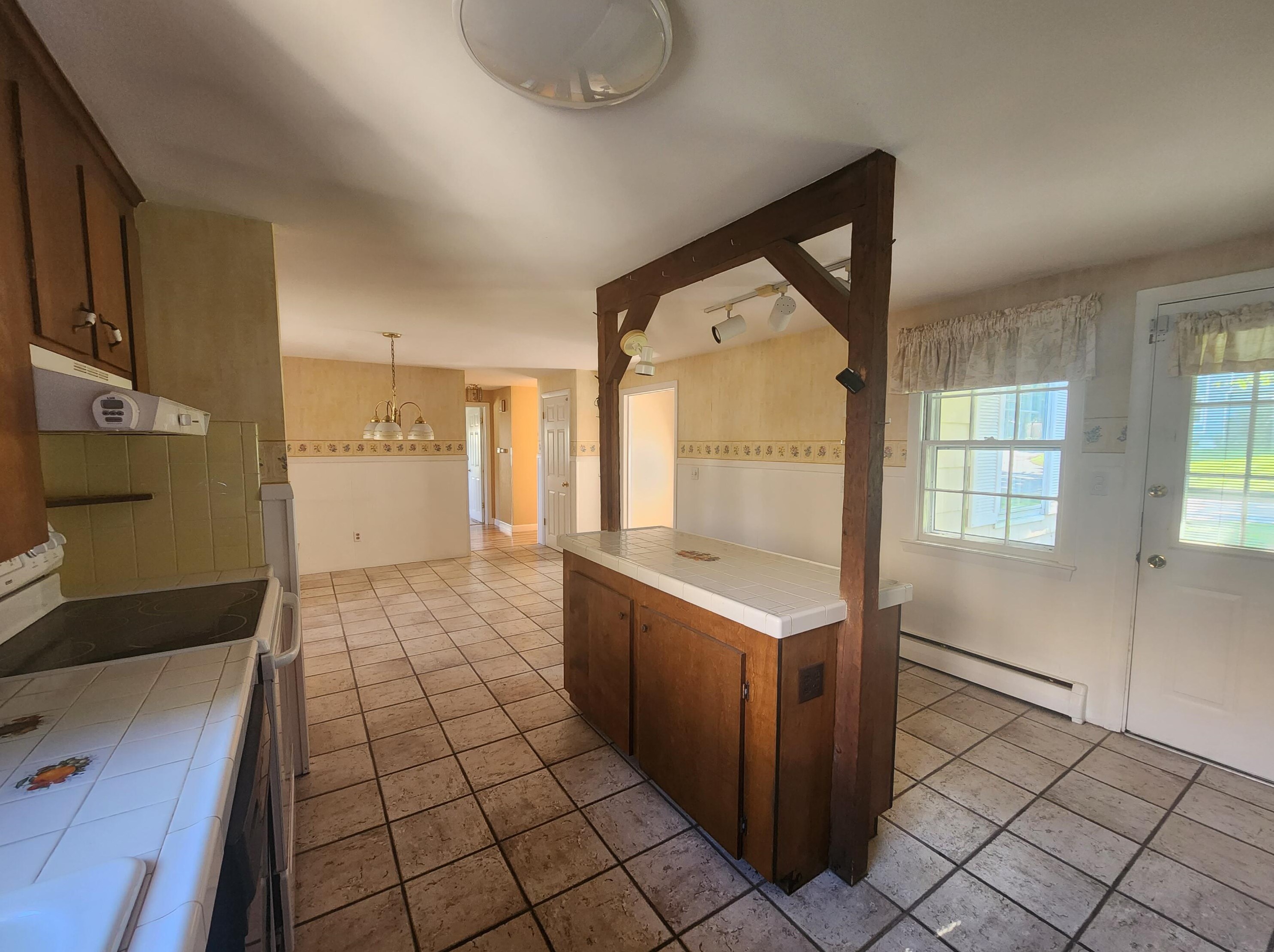 84 Abby Ln, Portland ME 04103-2270 exterior