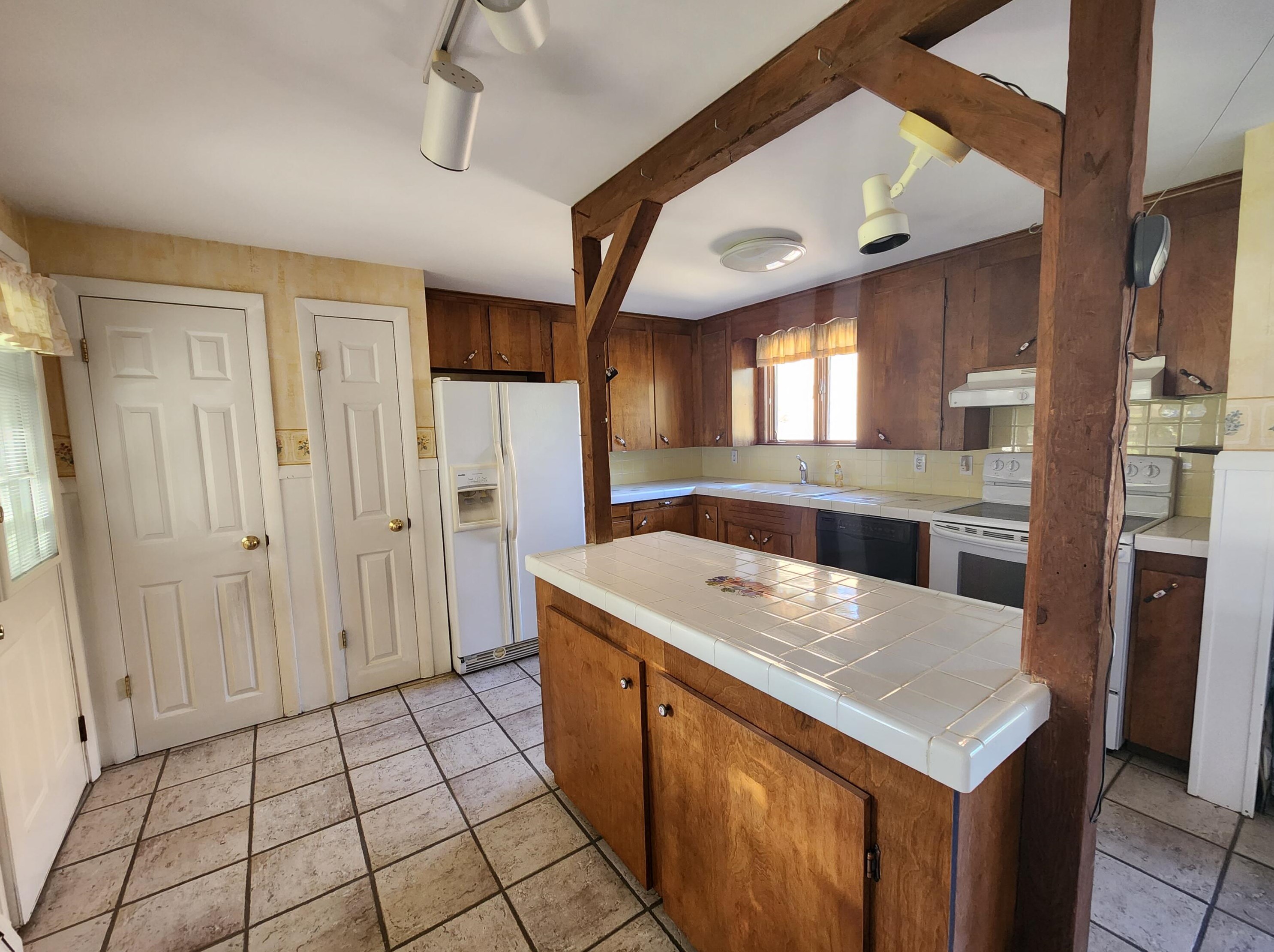 84 Abby Ln, Portland ME 04103-2270 exterior