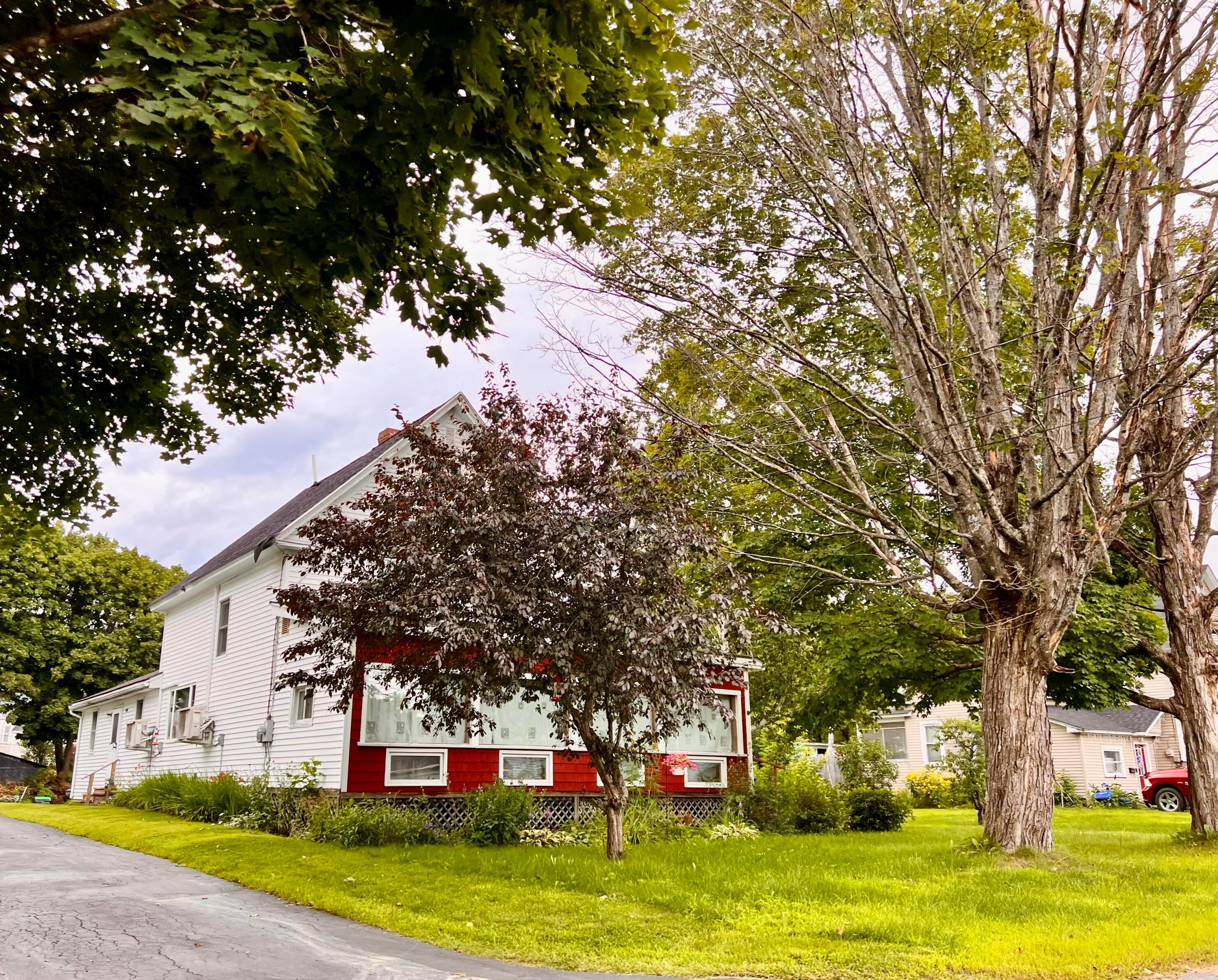 19 Clinton St, Milo, ME 04463