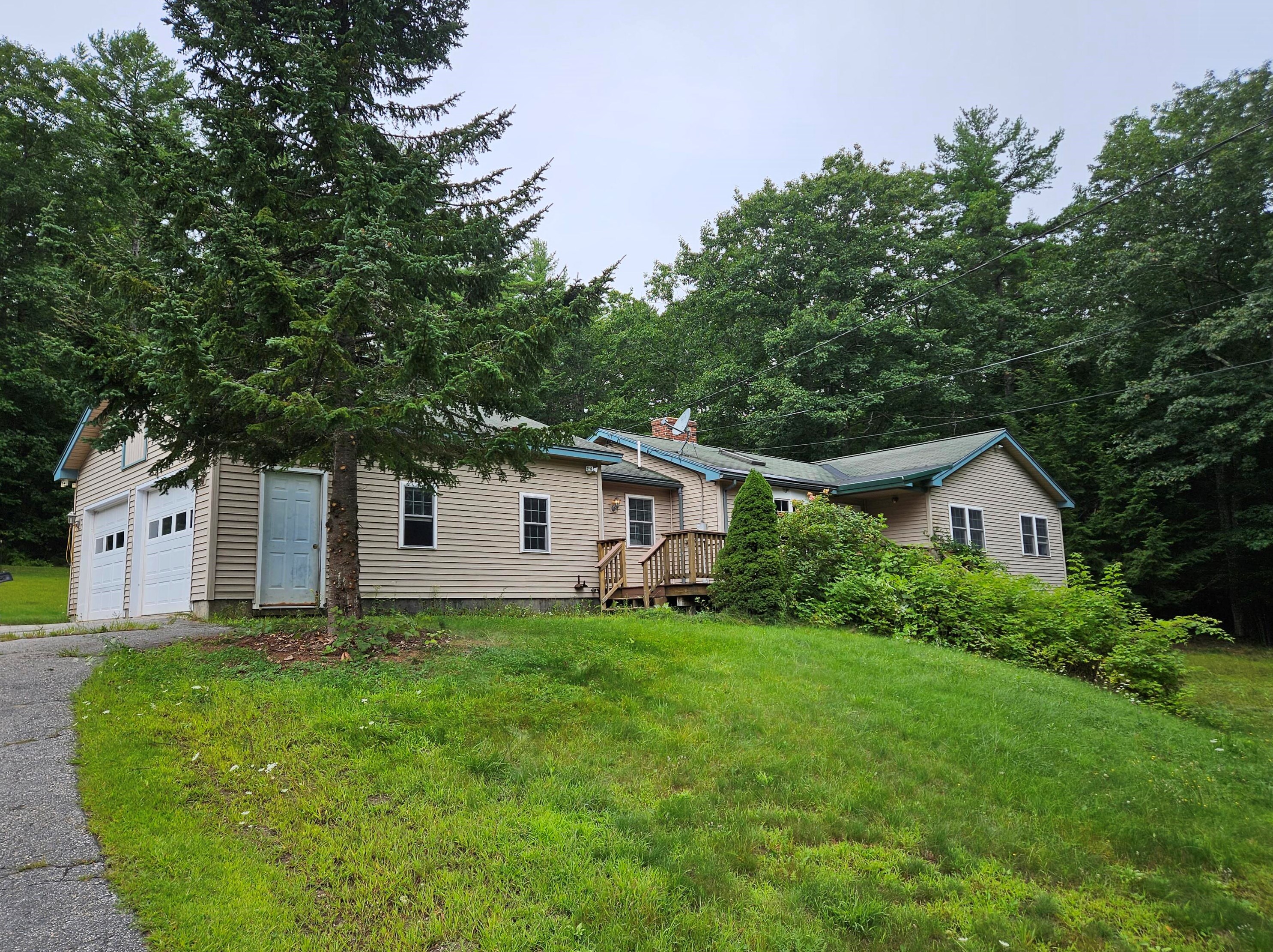 824 Meadow Rd, Casco, ME 04015 exterior