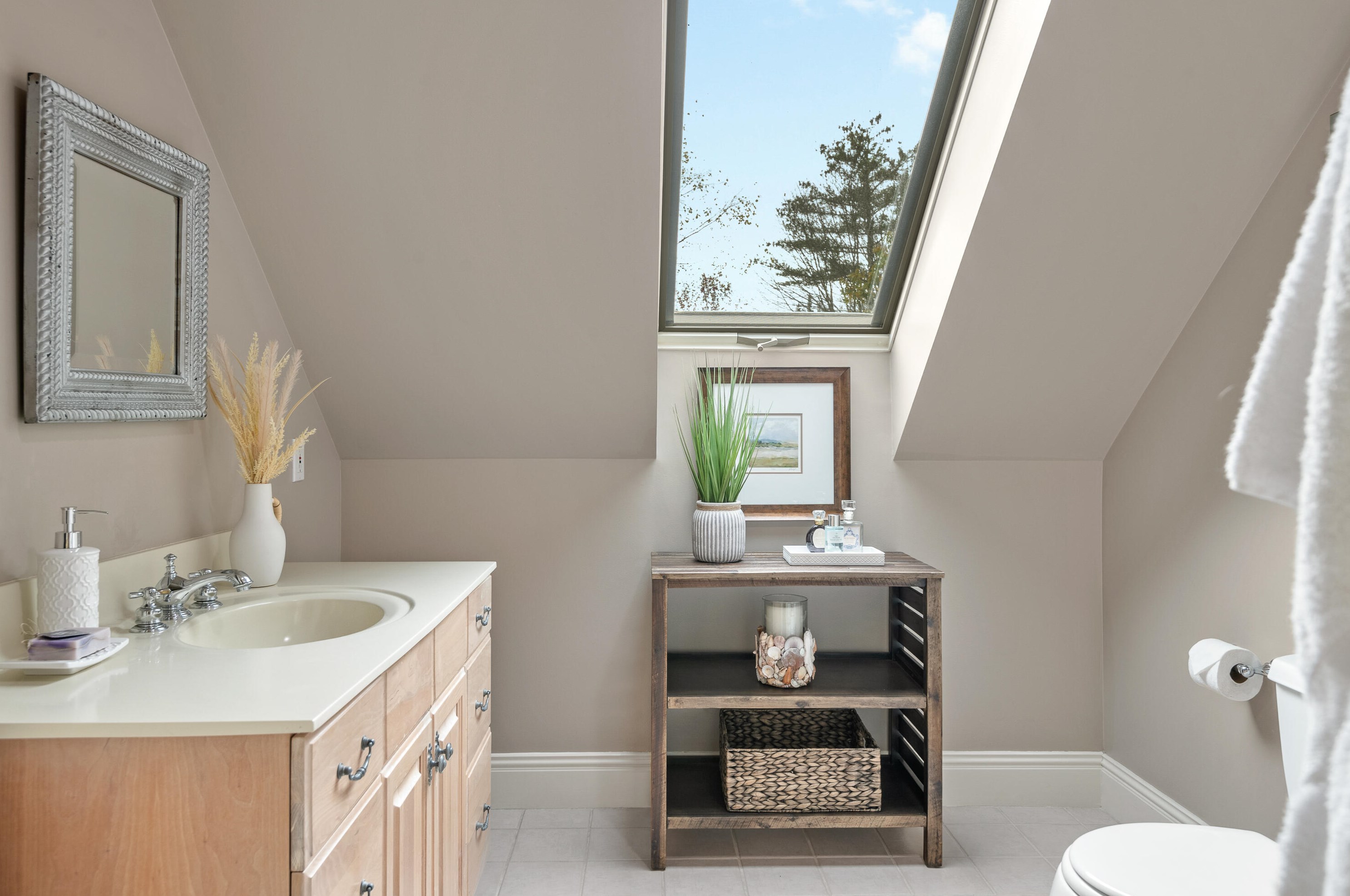 26 Woodlands Dr, Portland ME  04105-1159 exterior