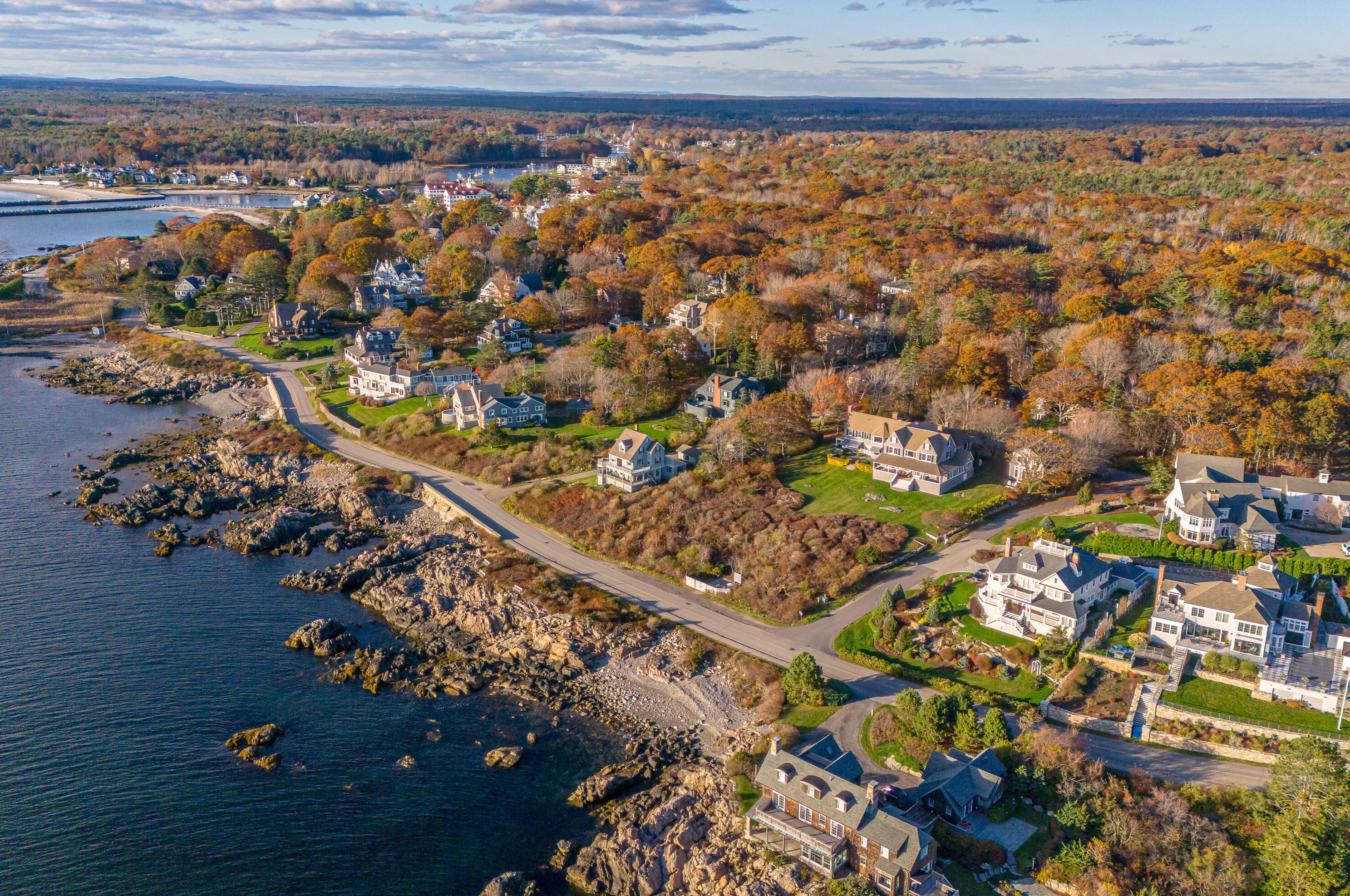 14 Summit Ave, Kennebunkport, ME 04046