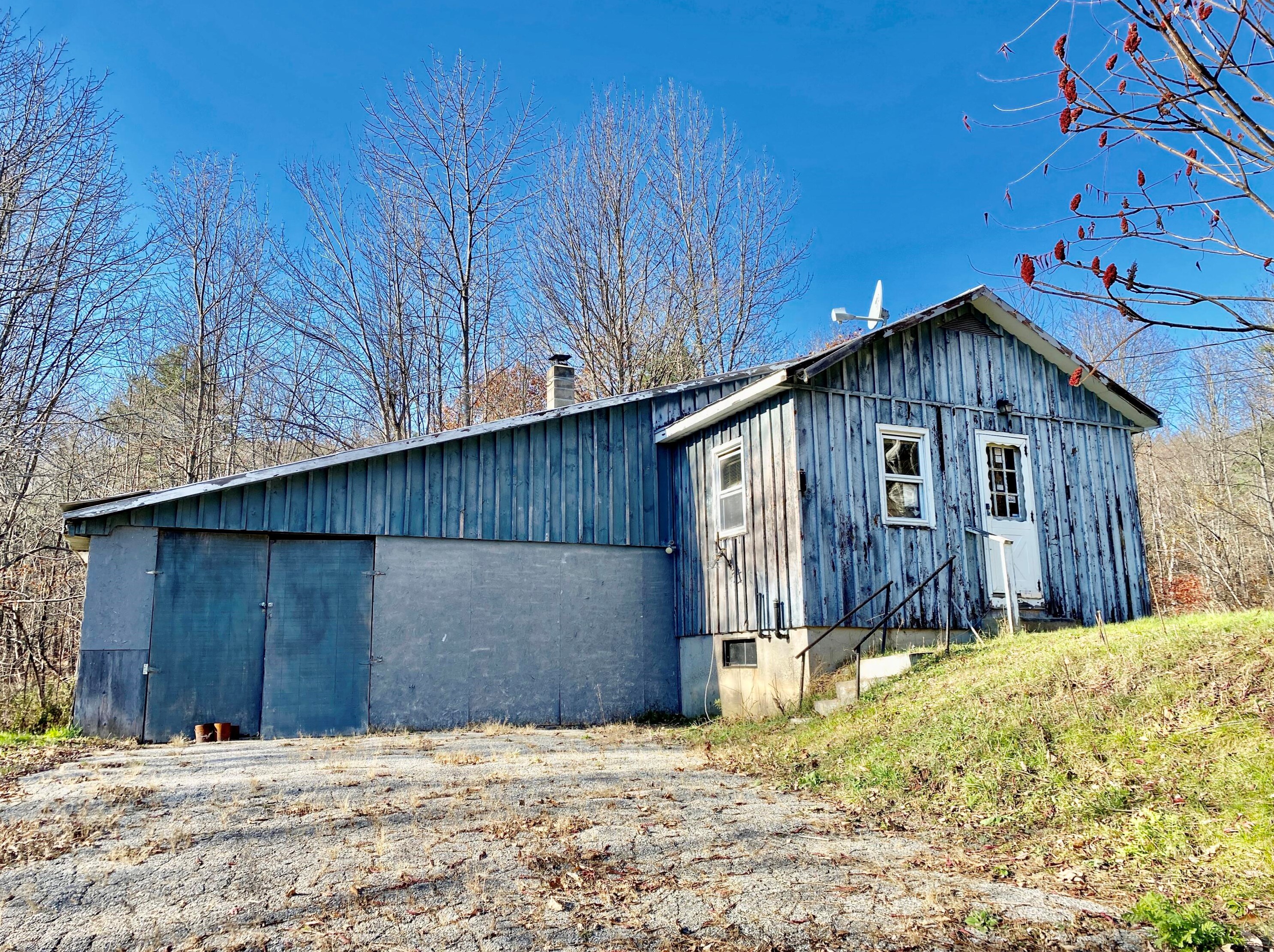 197 Backkingdom Rd, Mexico, ME 04257