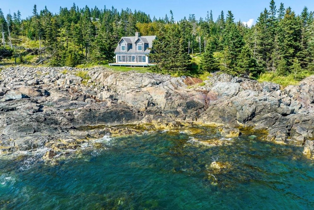 114 Cape Cir, Addison, ME 04606