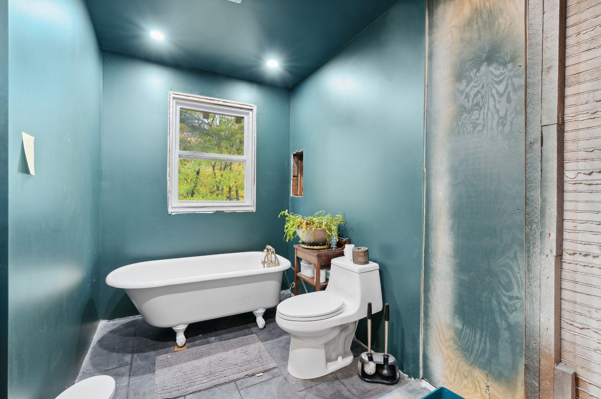20 Davis Ave, Auburn, ME 04210-4702