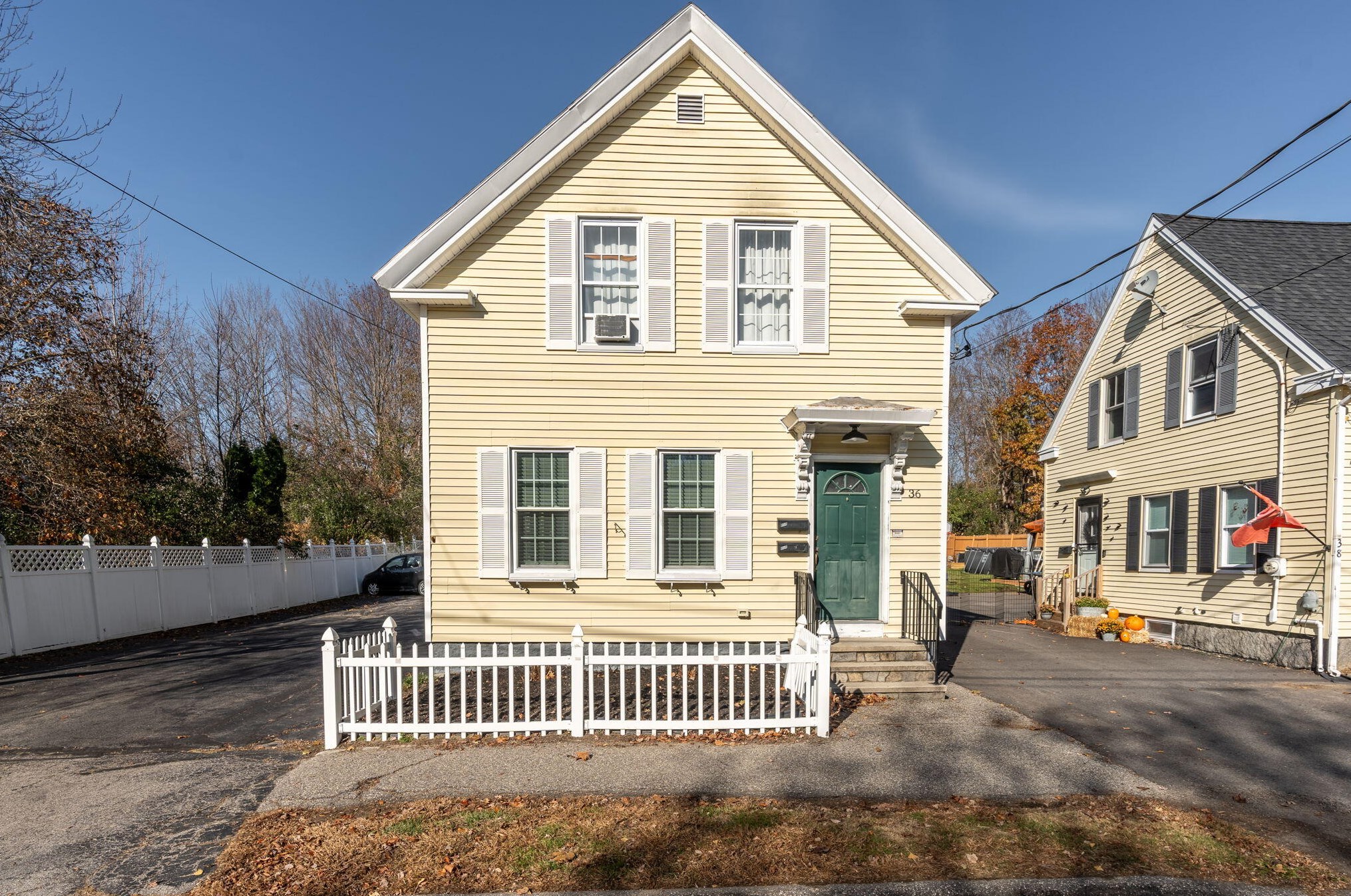 36 Hill St, Saco, ME 04072-3223