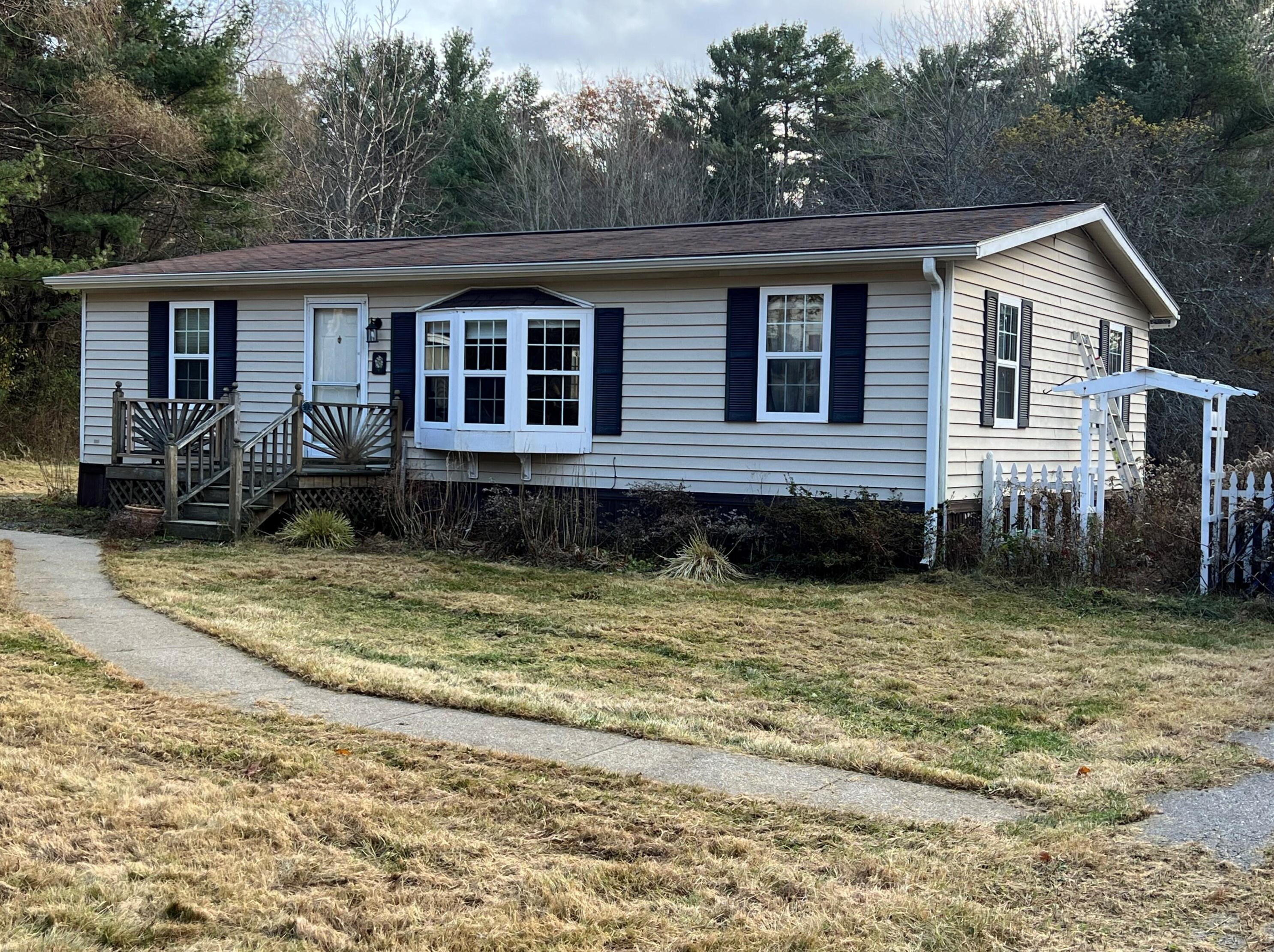 9 Old Trevett Rd, Boothbay, ME 04537