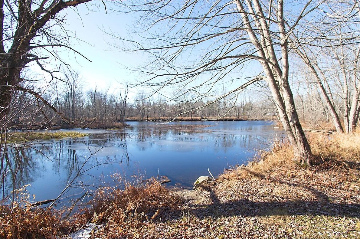 29 Pine St, Mechanic Falls, ME 04256