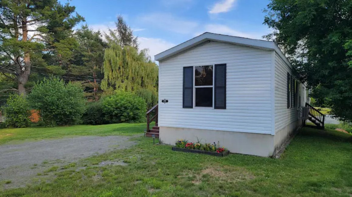 48 North St, Brownville, ME 04414