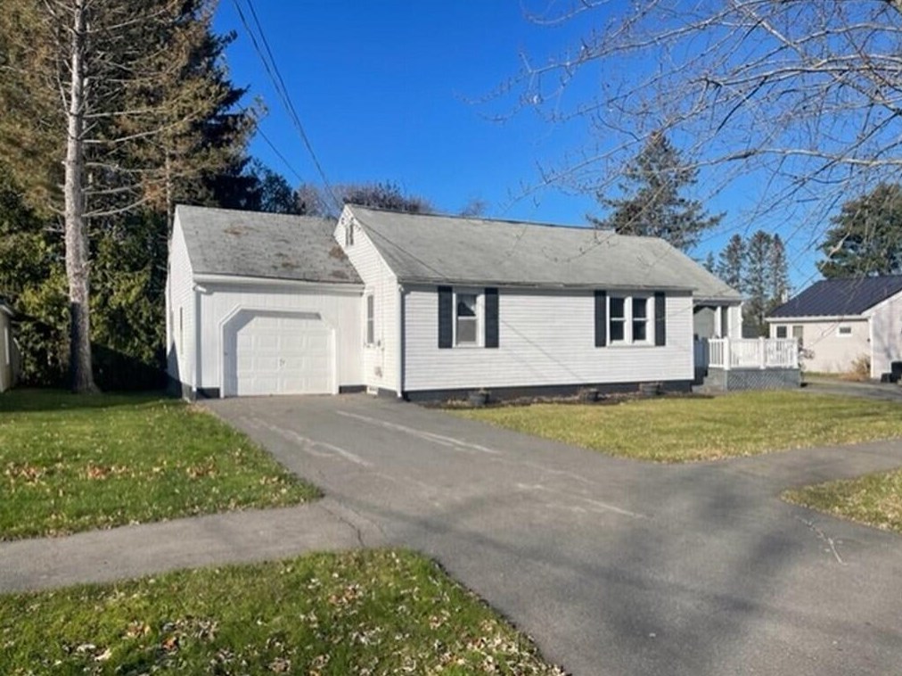 141 Parkway N, Brewer, ME 04412