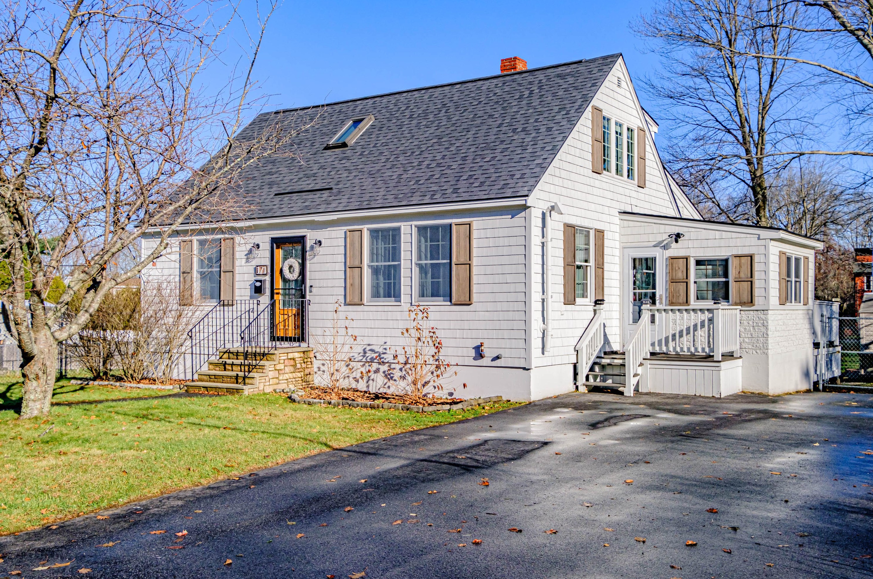 13 Oakley St, Portland, ME 04103 - MLS 1559145 - Coldwell Banker