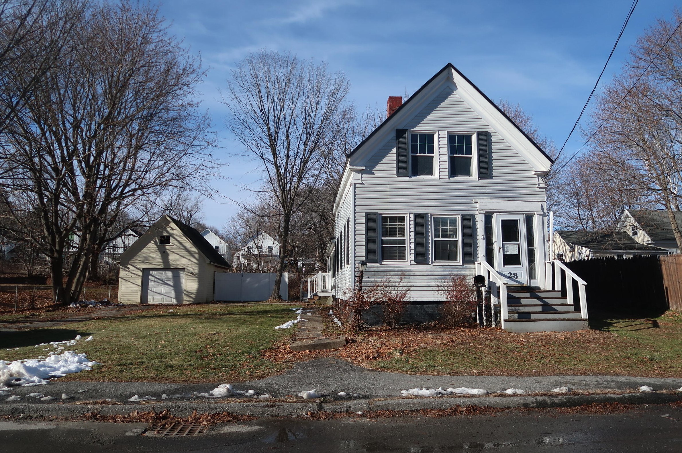 28 Autumn St, Pittston, ME 04345 exterior