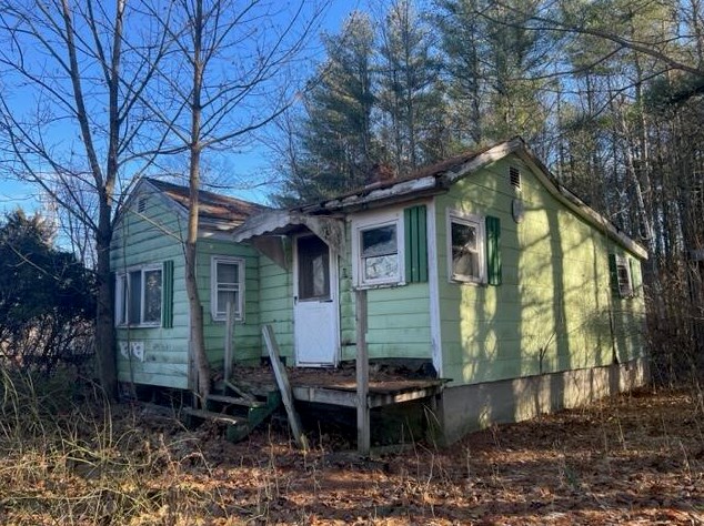 91 Kinderhook St, Randolph, ME 04346