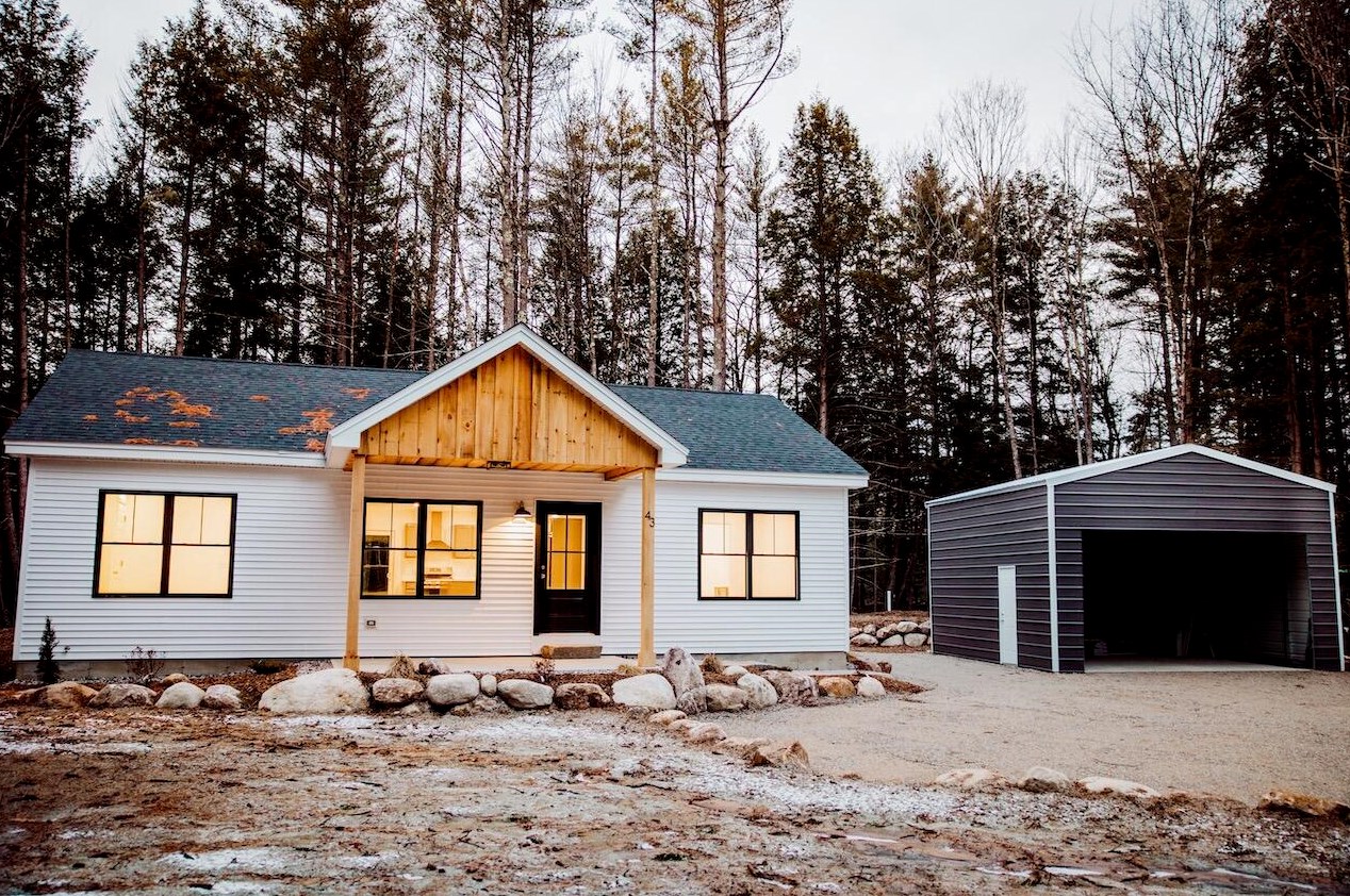 43 Country Ln, Sweden, ME 04040-3711