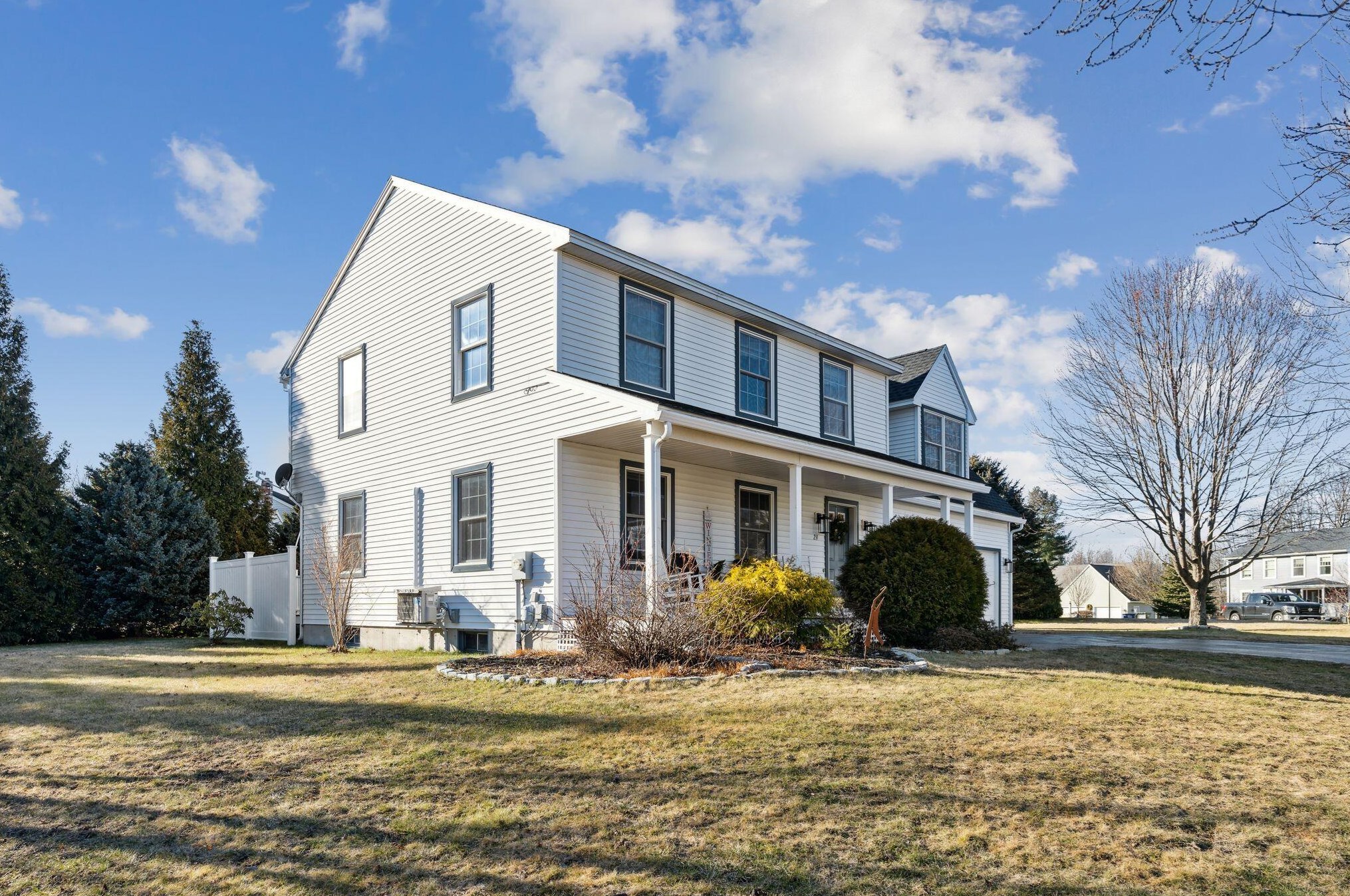 29 Blueberry Dr, Portland, ME 04106-6892
