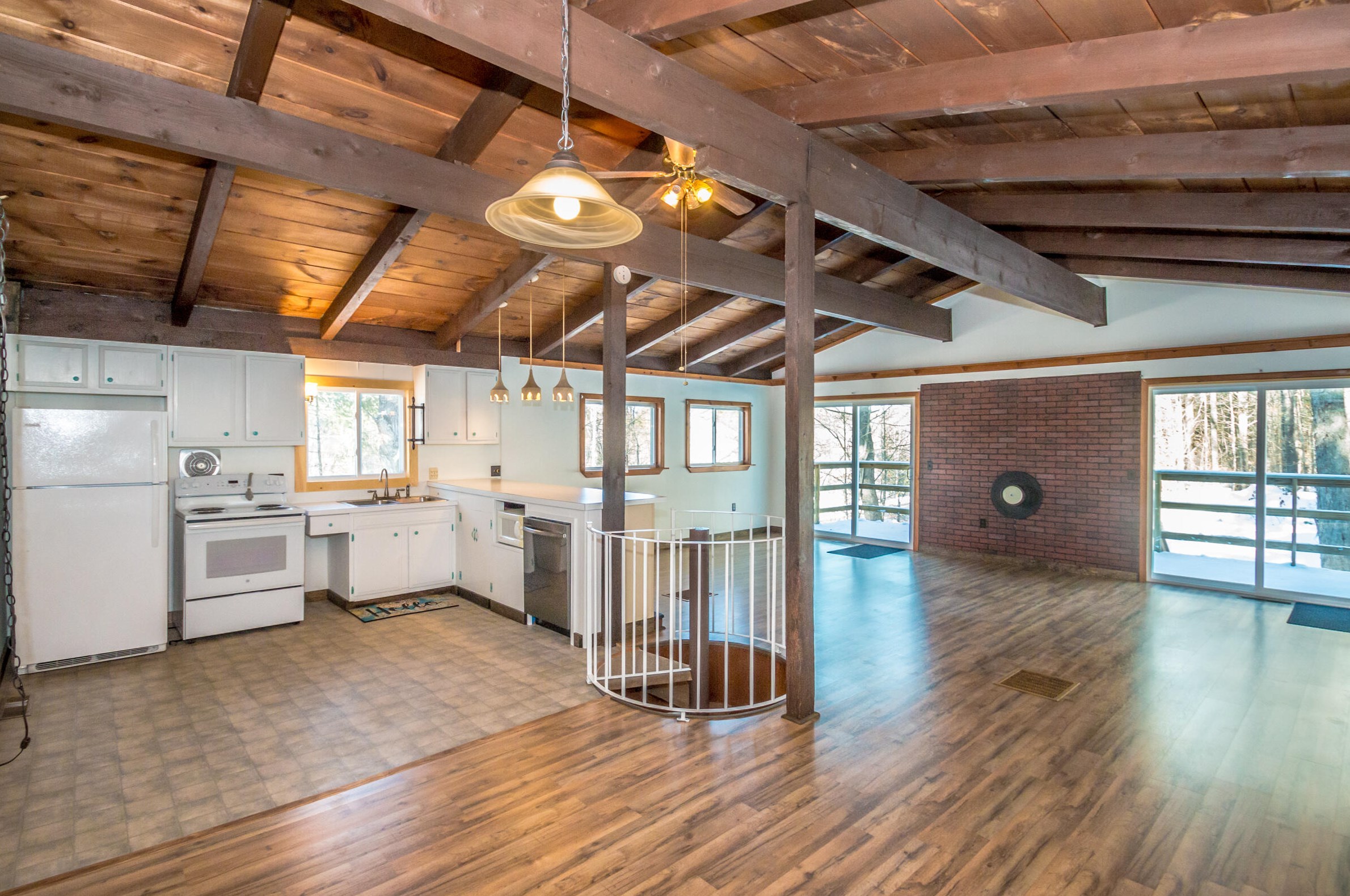 11 Keene Ln, Bridgton, ME 04009