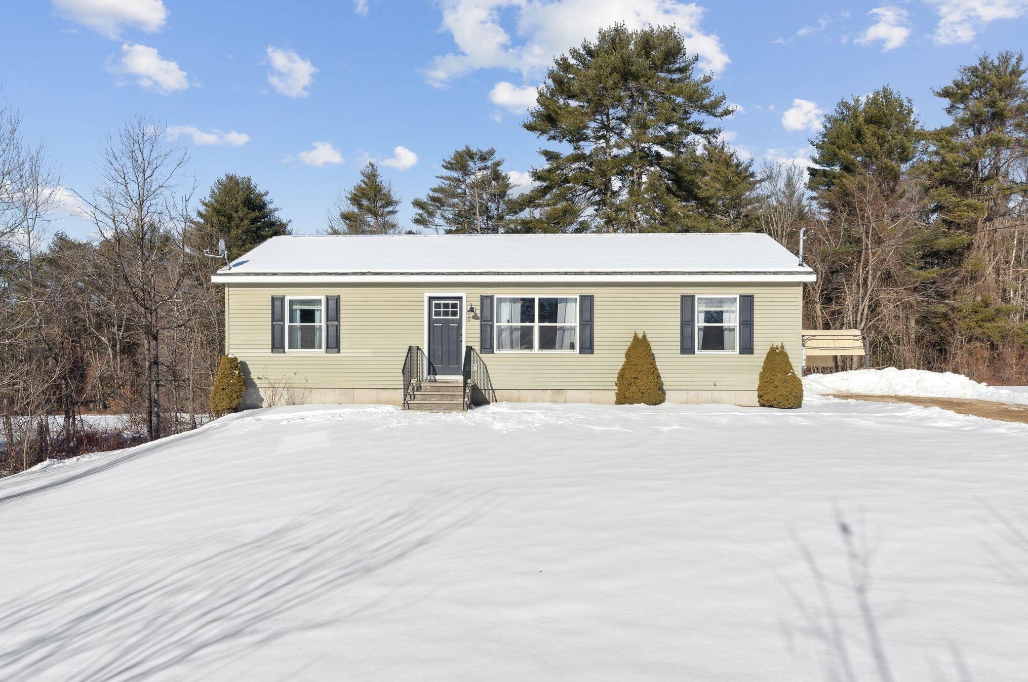 10 Summit Dr, Minot, ME 04258 exterior