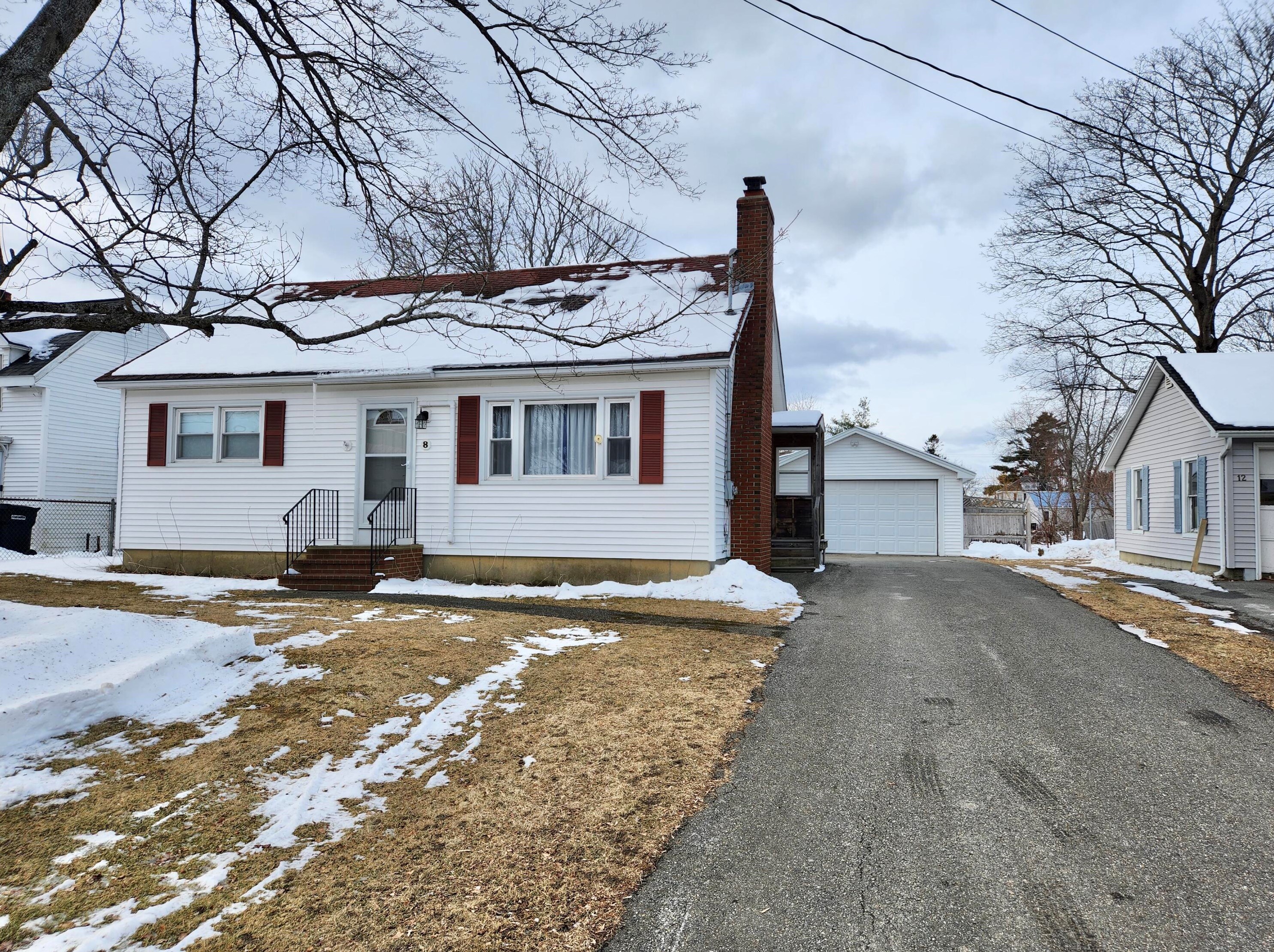 8 Dexter St, Bangor, ME 04401