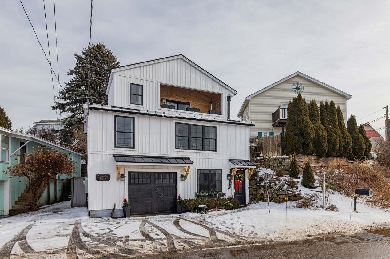 54 Webhannet Dr, Wells, ME 04090-4219
