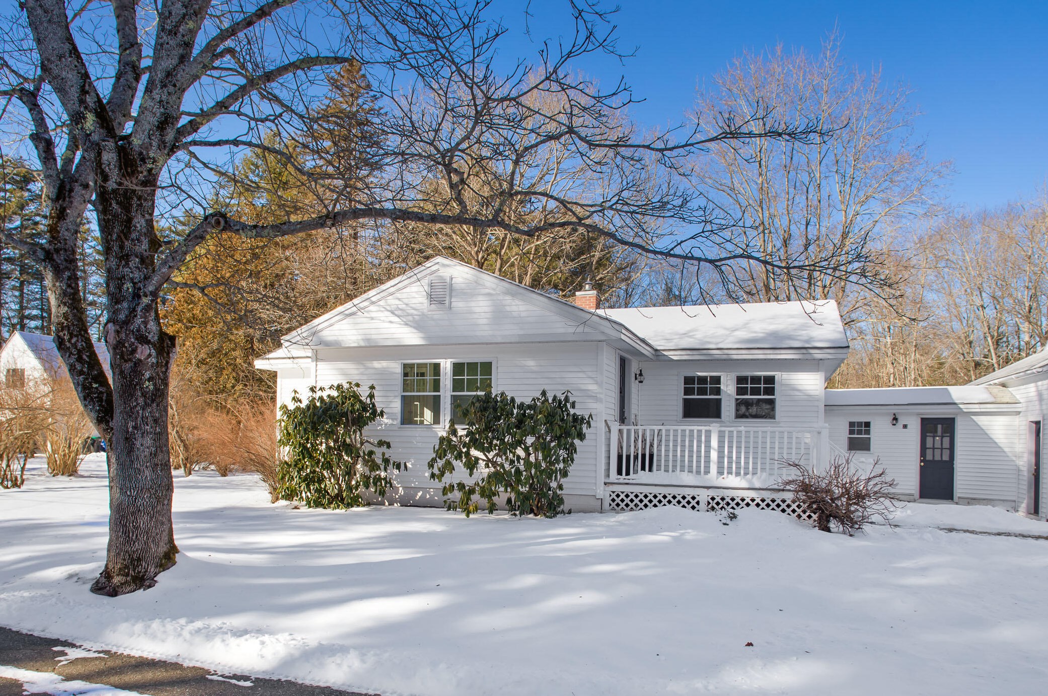 33 Maple Ave, Kennebunk, ME 04043 exterior