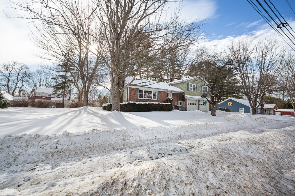 18 Eustis Pkwy, Waterville, ME 04901 exterior