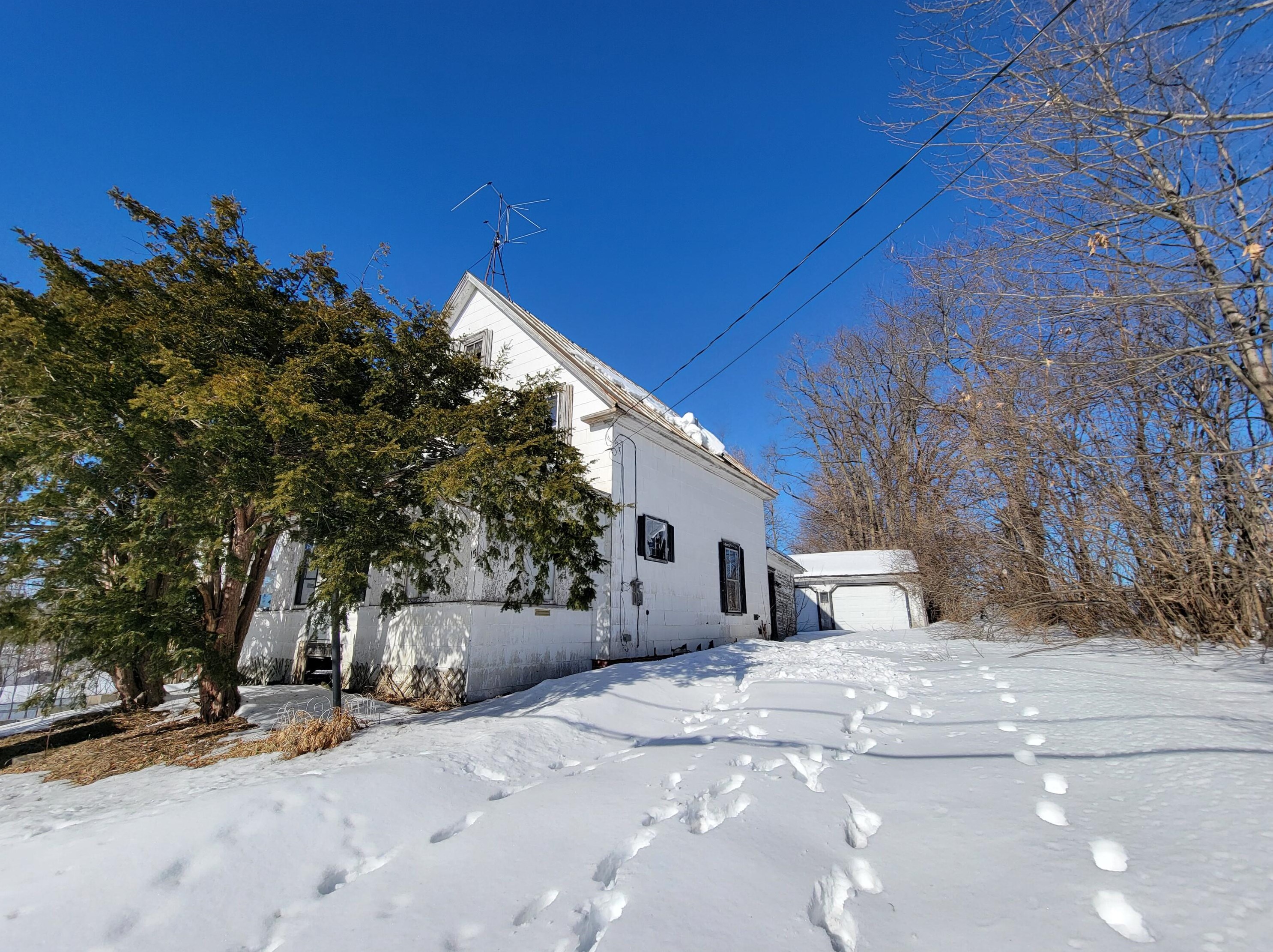 15 Perkins St, Madison, ME 04950