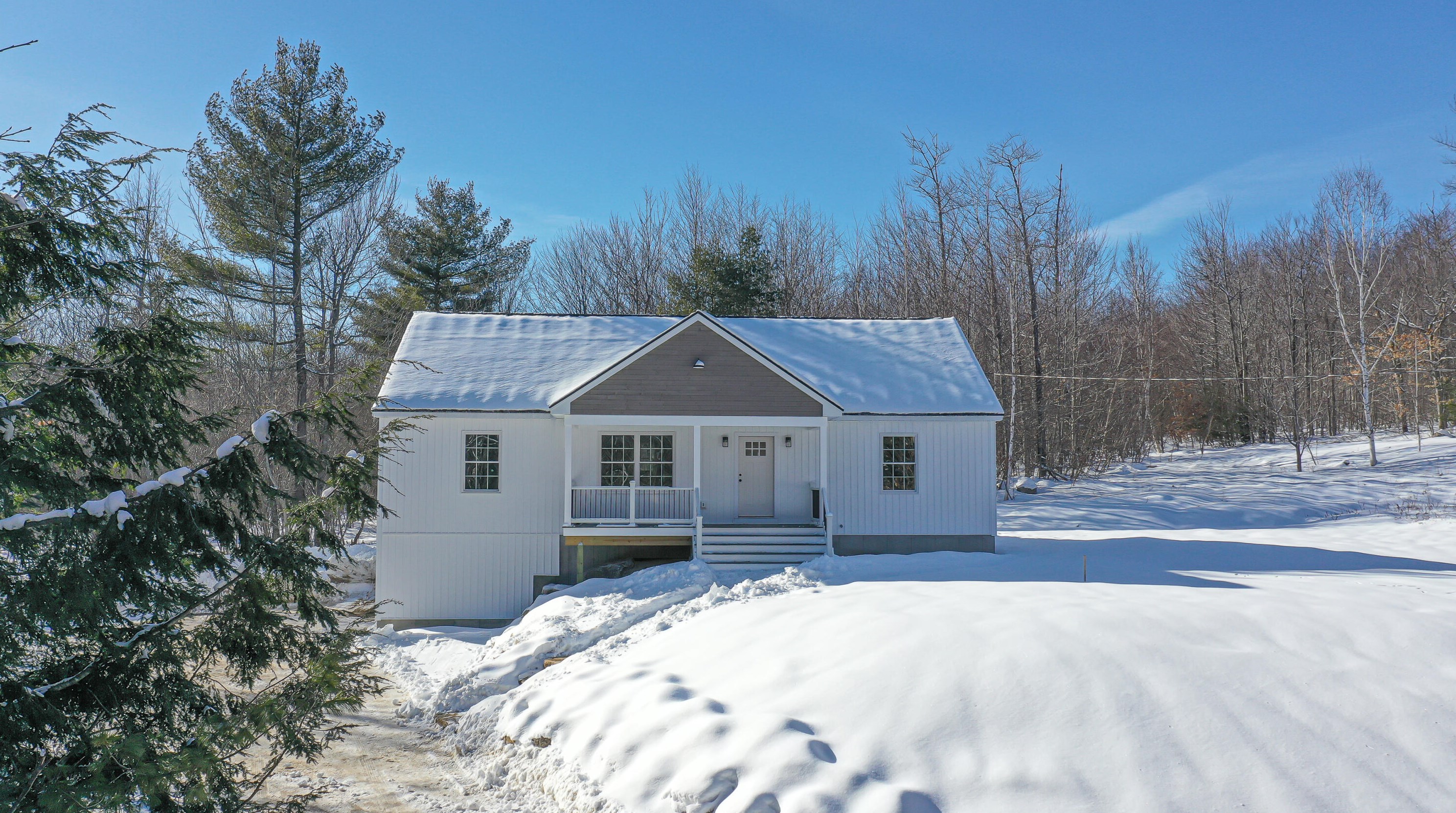 212 Middle Rd, Naples, ME 04055