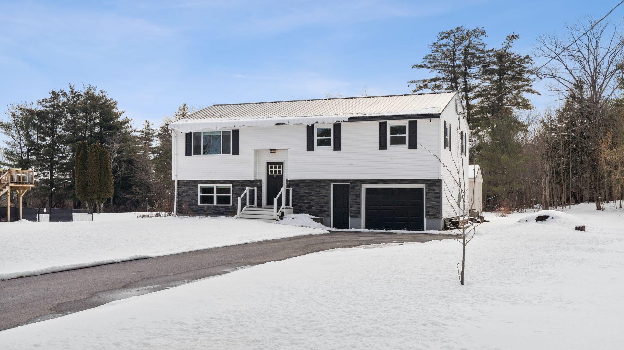 10 Shirley Ln, Gorham, ME 04038