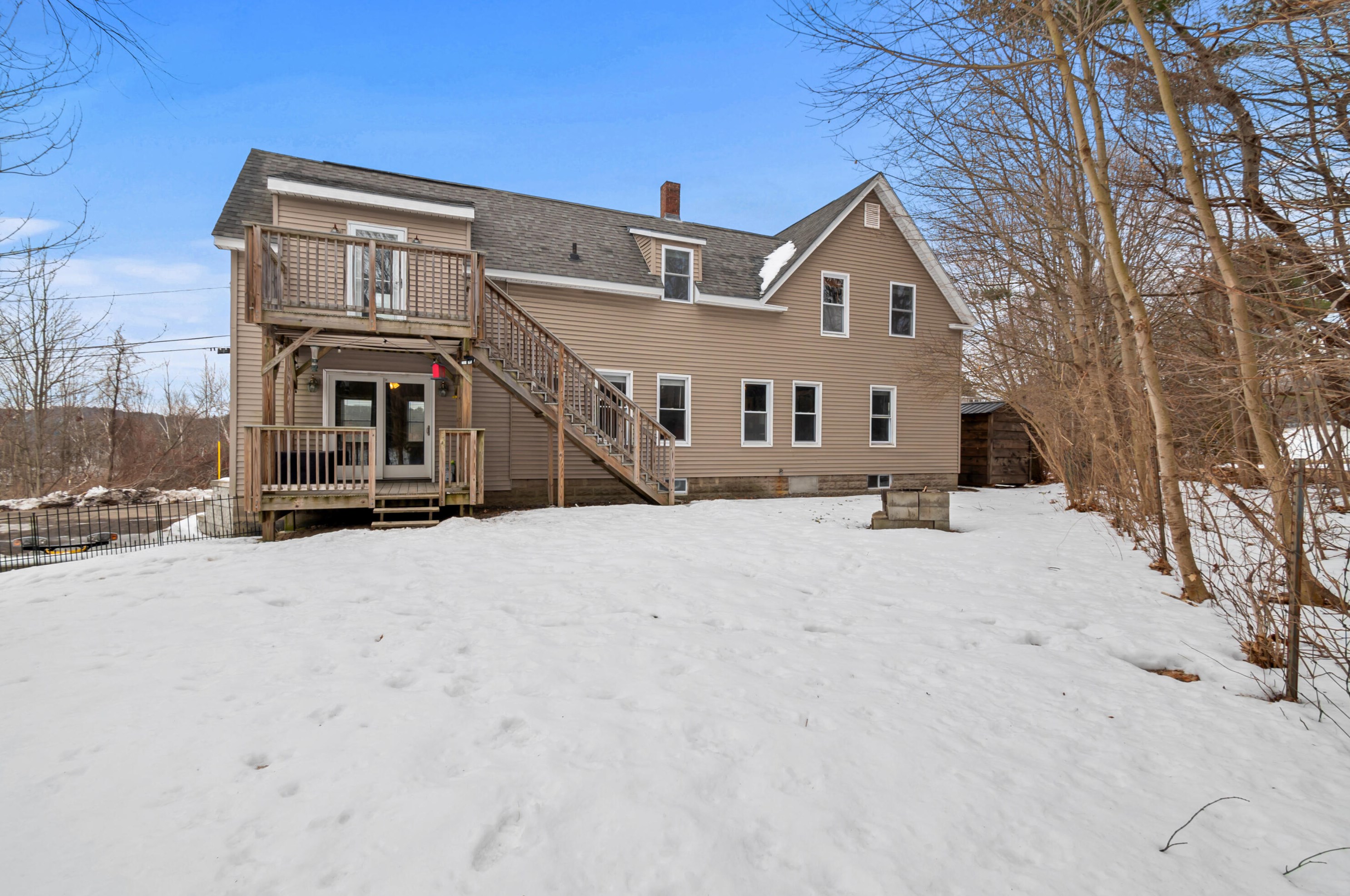 659 Pleasant St, Lewiston ME  04240-3914 exterior