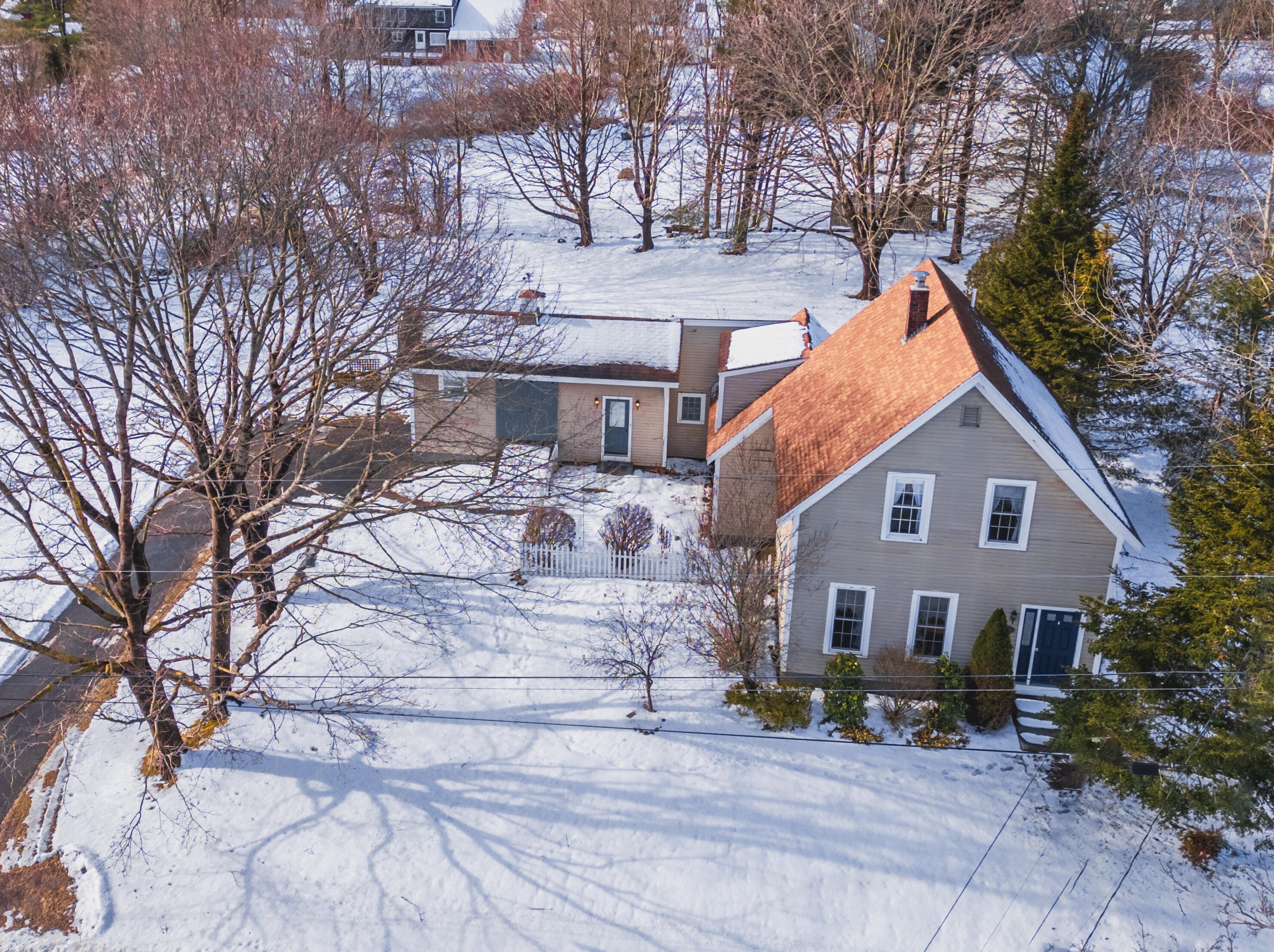 33 Roxbury St, Thomaston, ME 04861