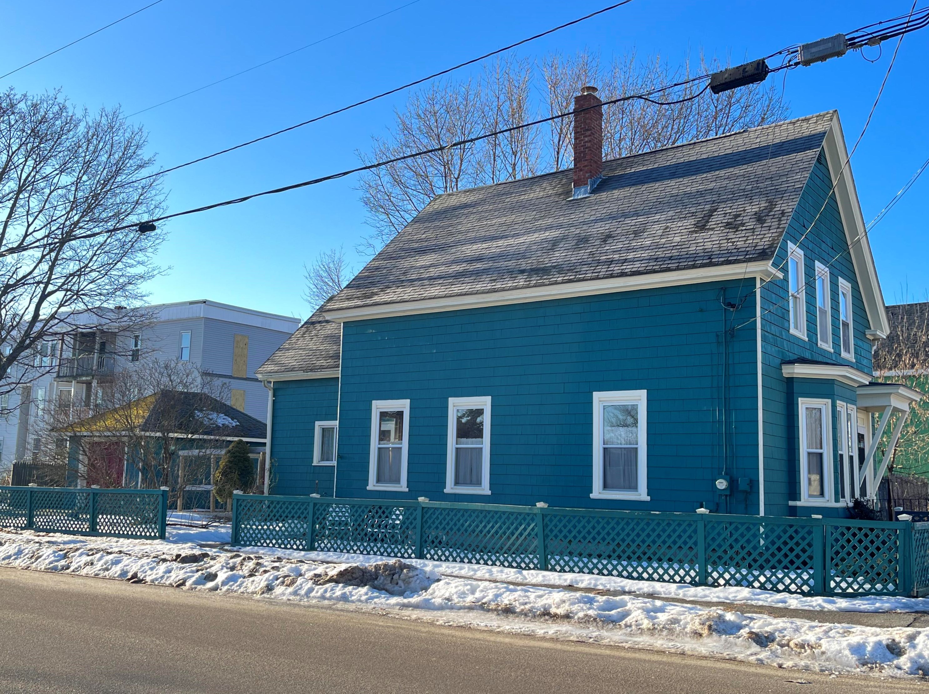 95 Summer St, Lewiston, ME 04240-7528