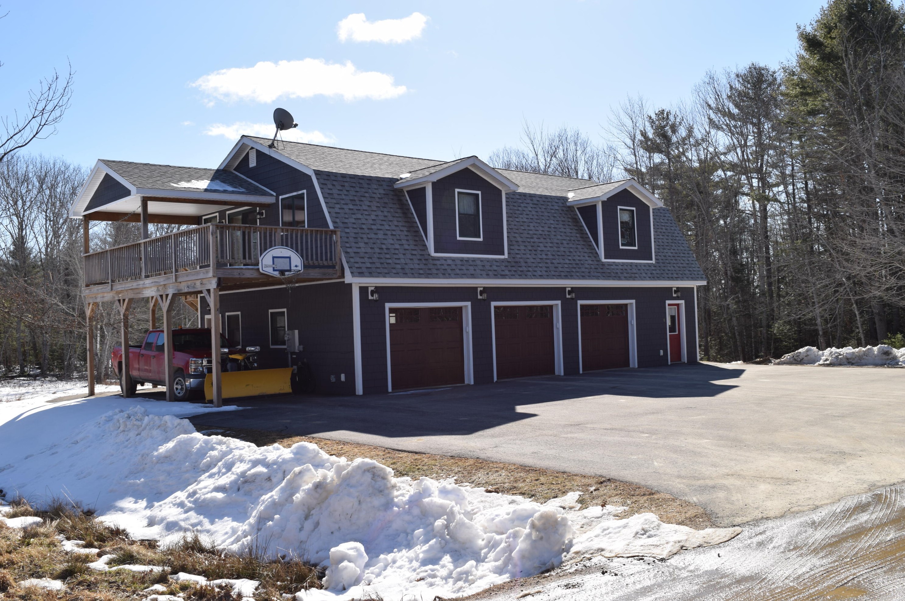 8 Benjamin Ln, Belmont, ME 04952