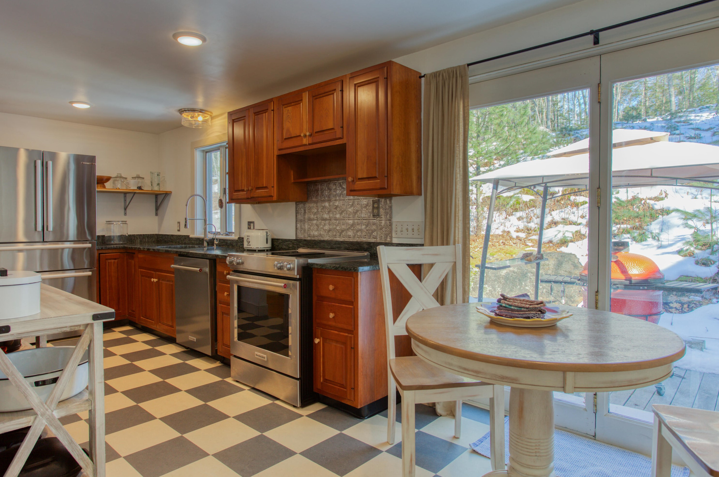 467 River Rd, Edgecomb, ME 04556