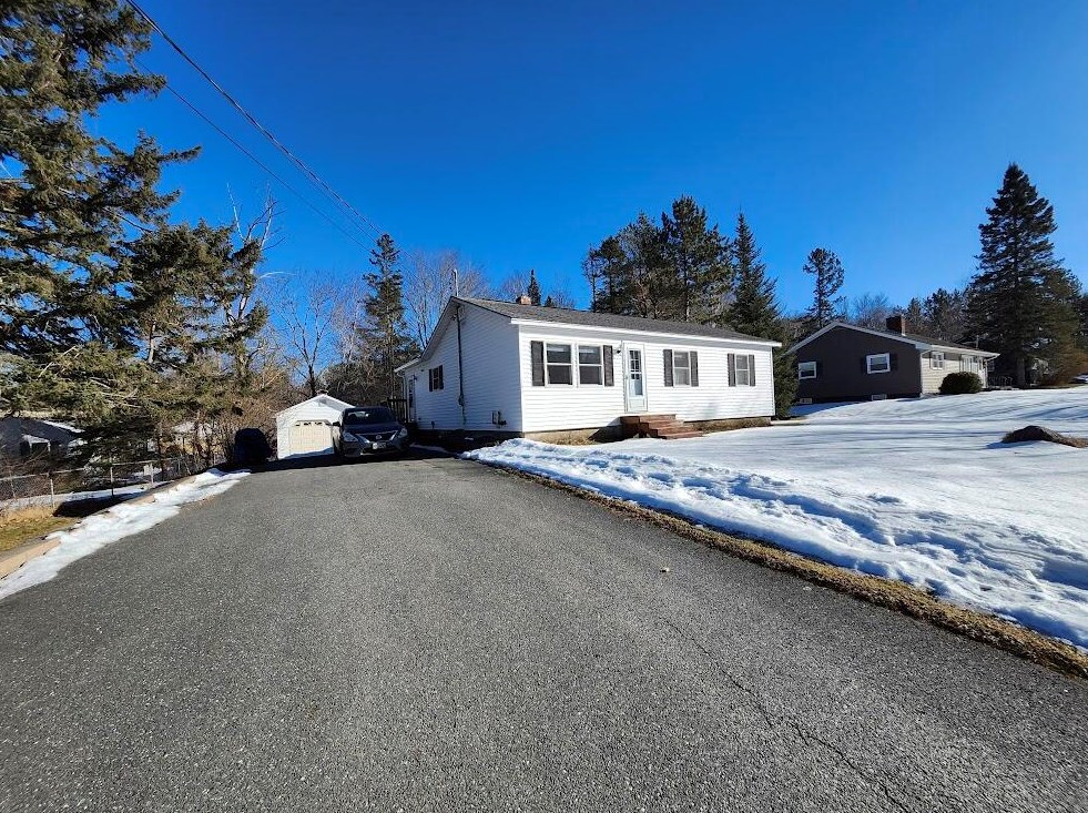 184 Mayo Rd, Newburgh, ME 04444