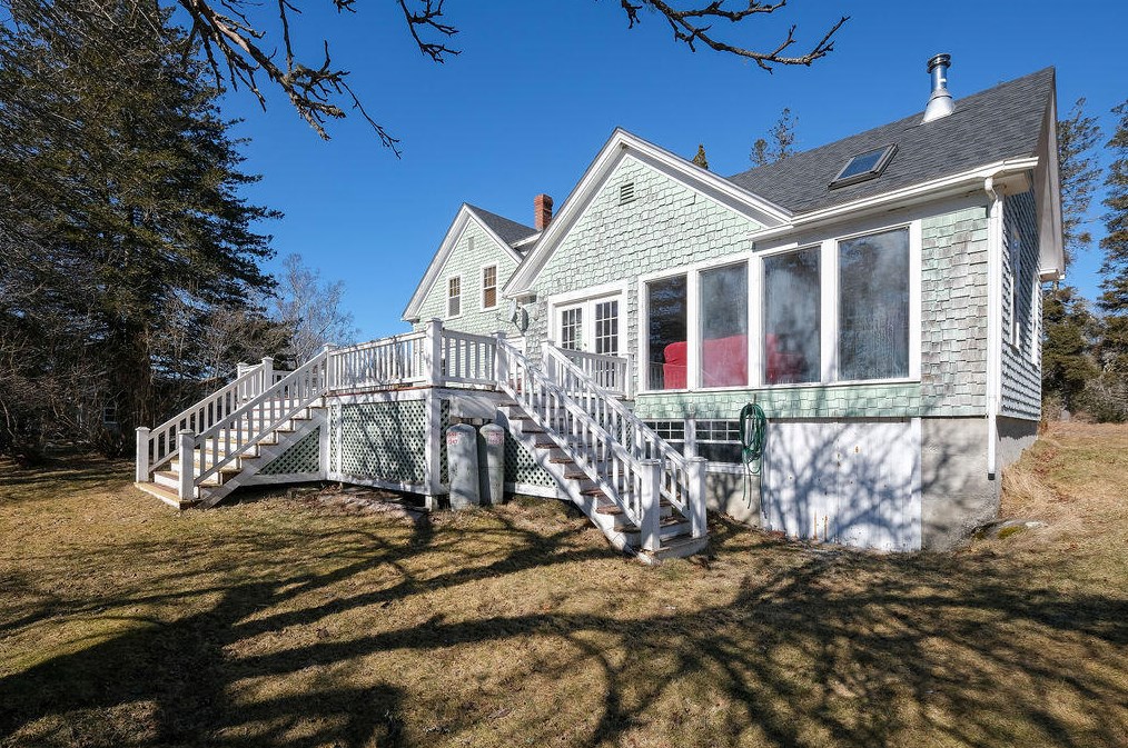 19 Reach Rd, Deer Isle, ME 04627