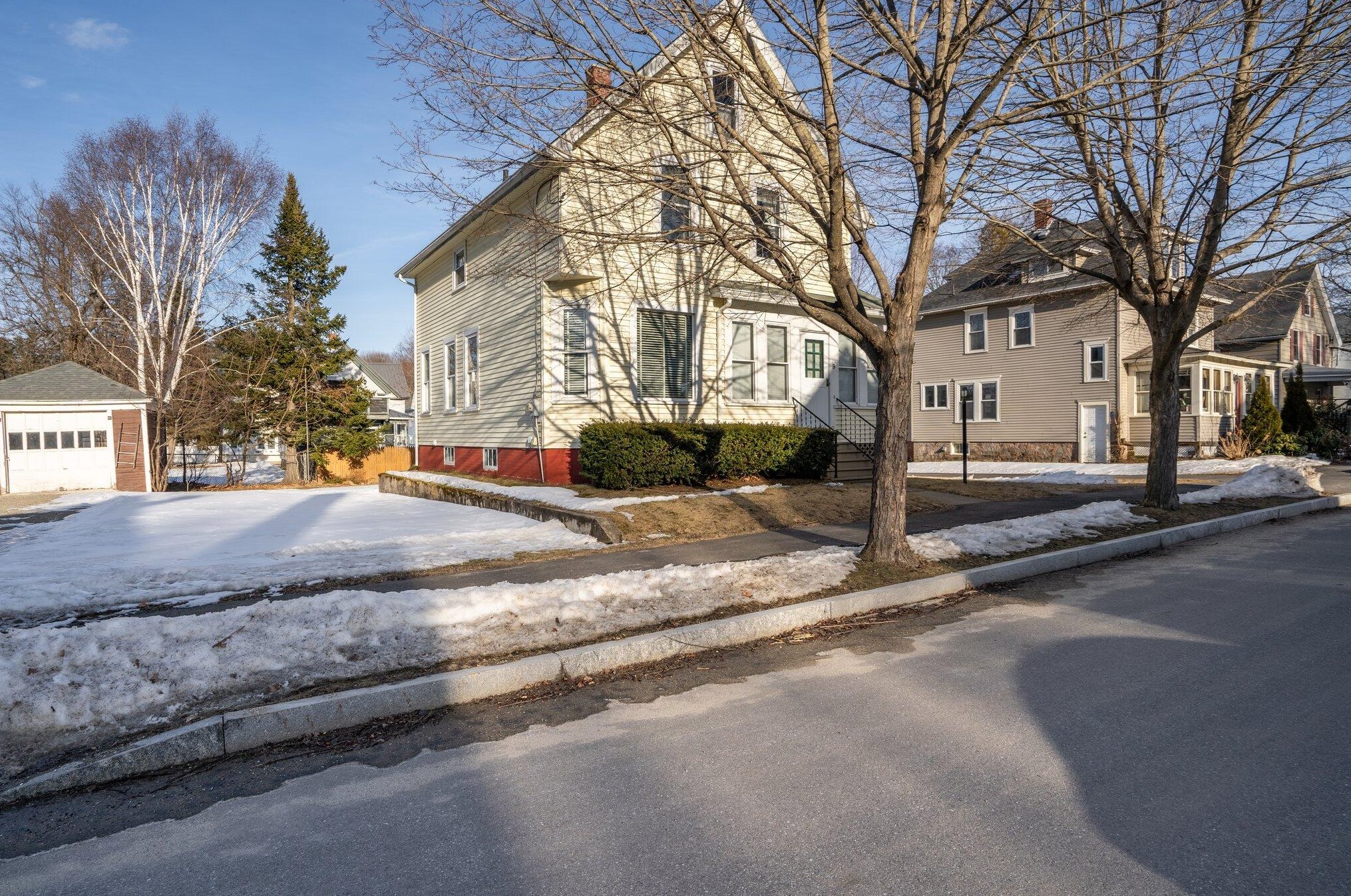 9 Josslyn St, Auburn, ME 04210-4434