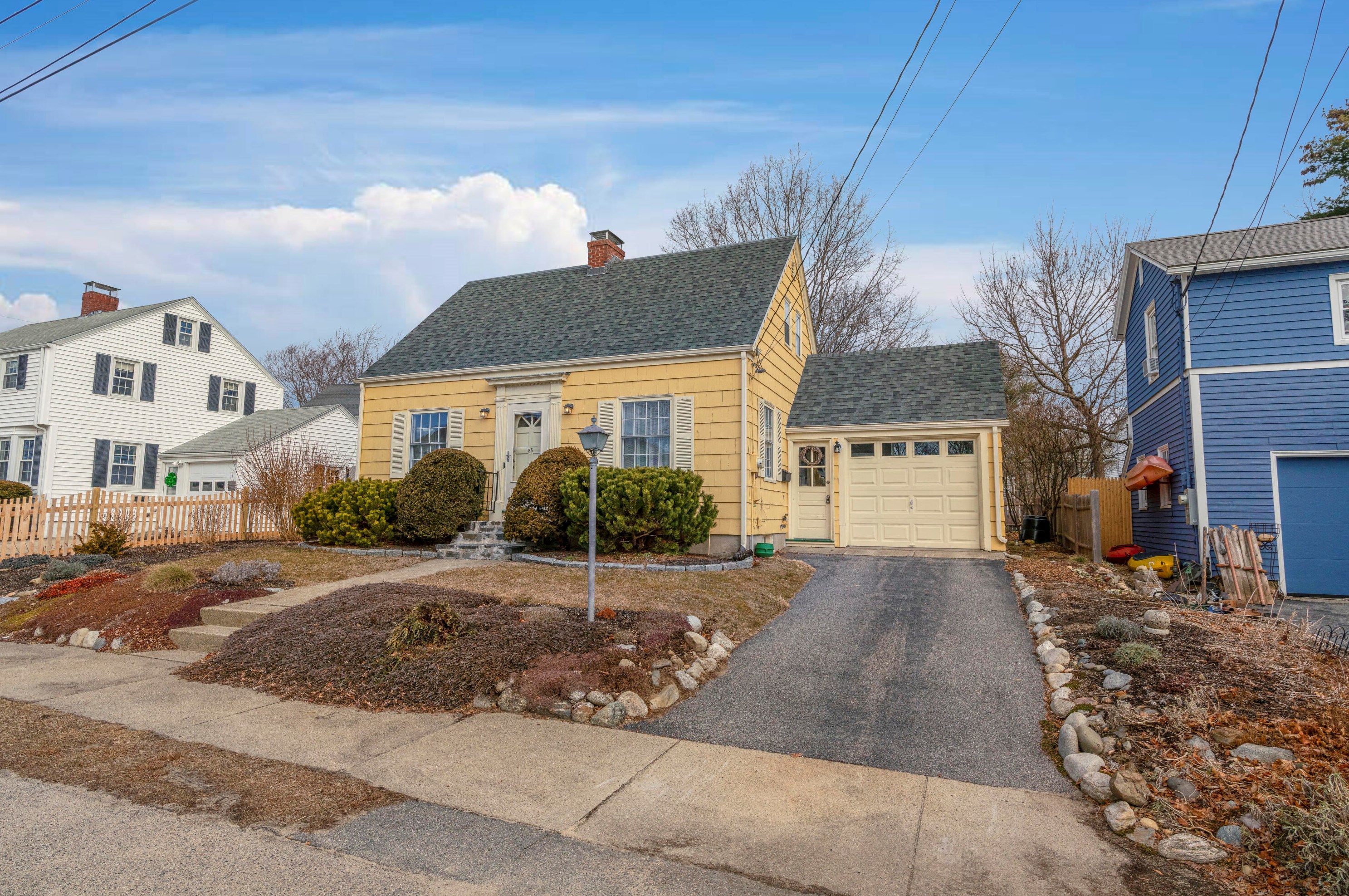 25 Vivian St, Portland, ME 04106-4845