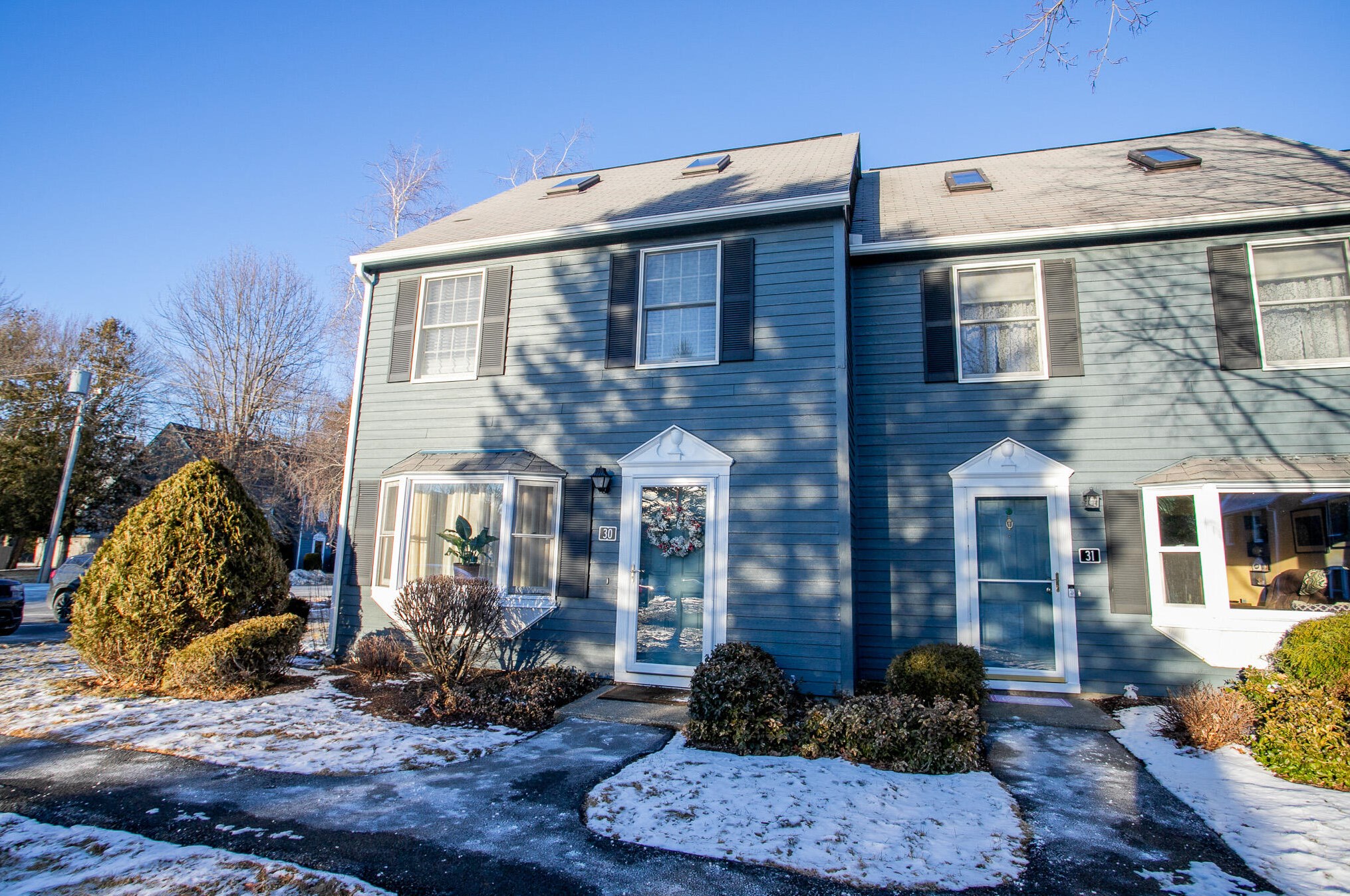 30 Baldwin Dr, Bangor, ME 04401-2947