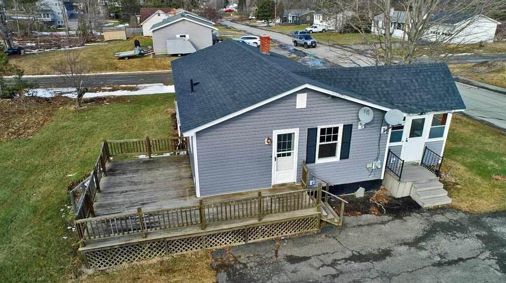 57 South St, Houlton, ME 04730