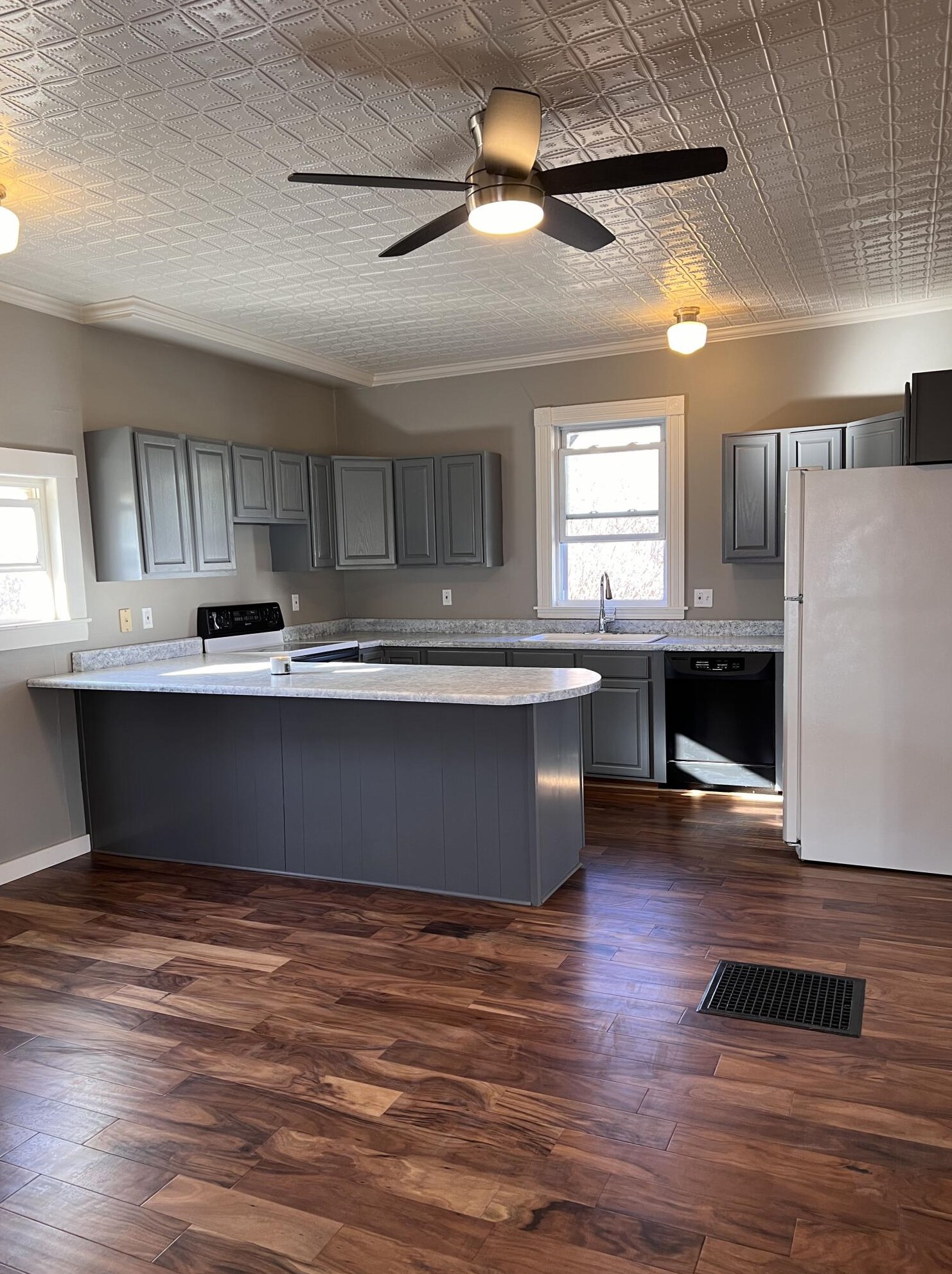 54 Maple St, Madison, ME 04950-1238