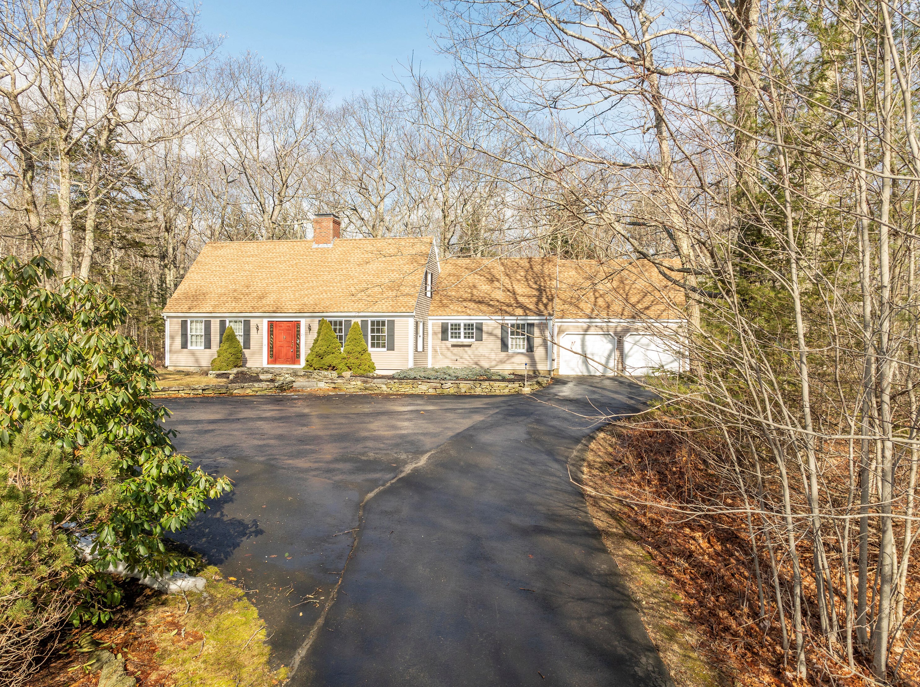 27 Wellington Dr, Rockport, ME 04856