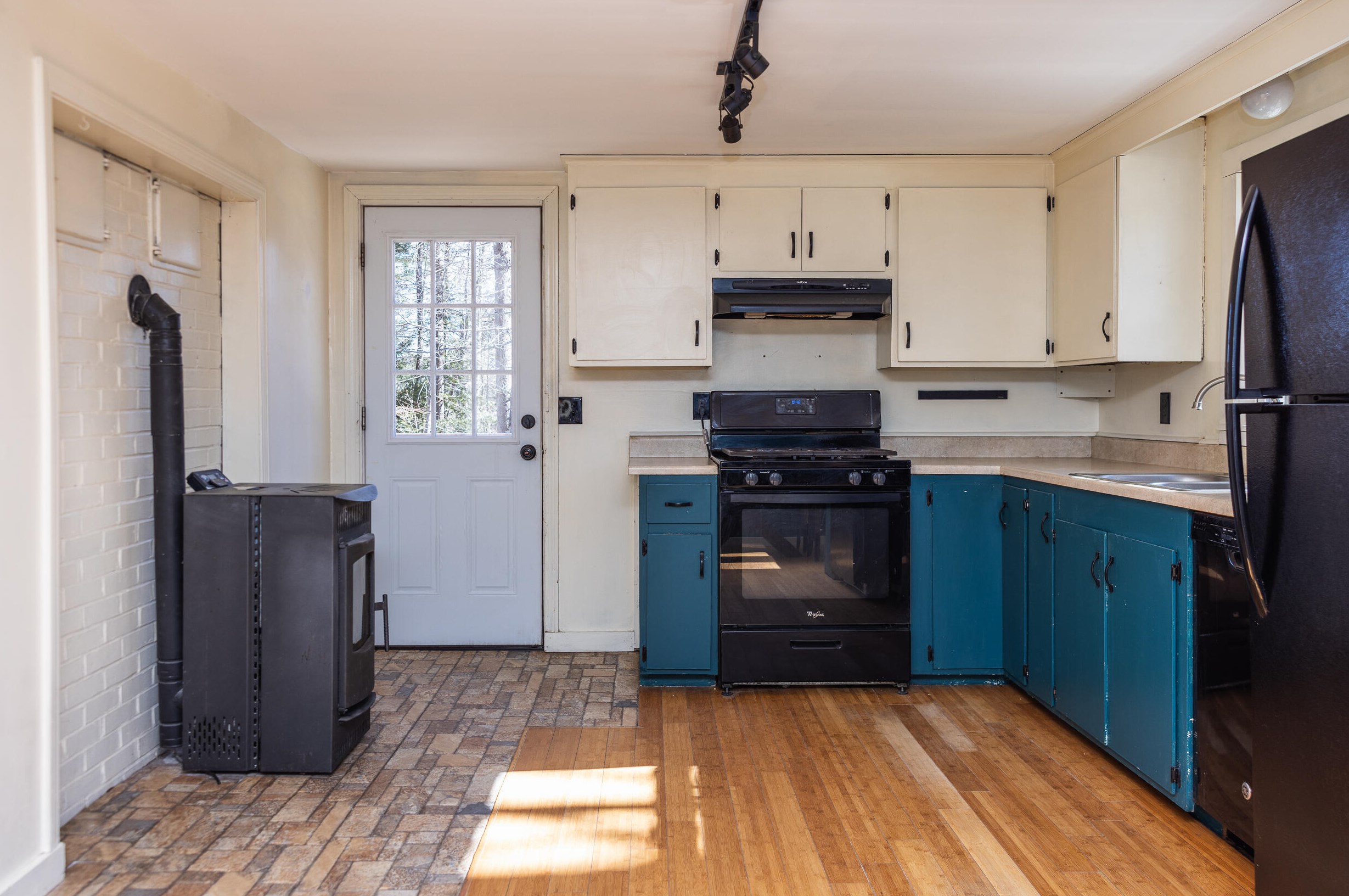 55 Burnham Rd, Limerick, ME 04048