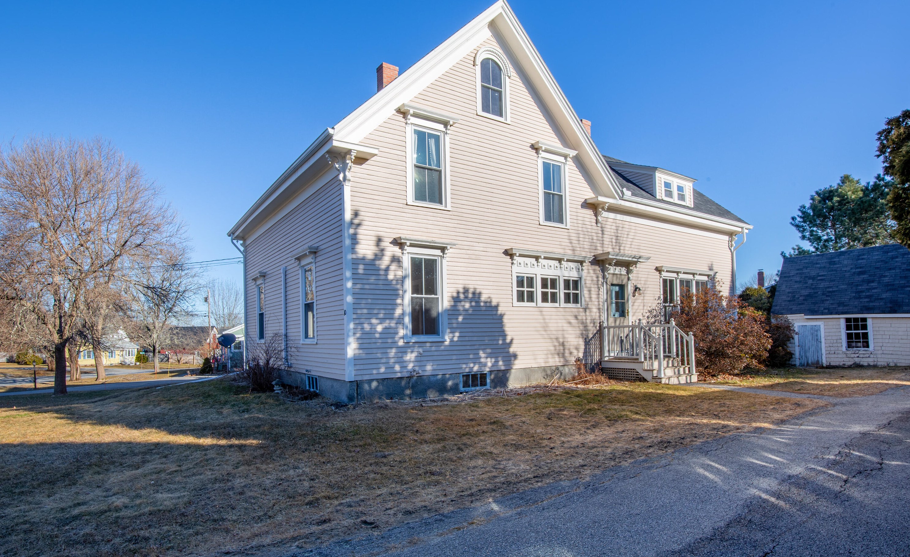 10 Willow St, Camden, ME 04843 exterior