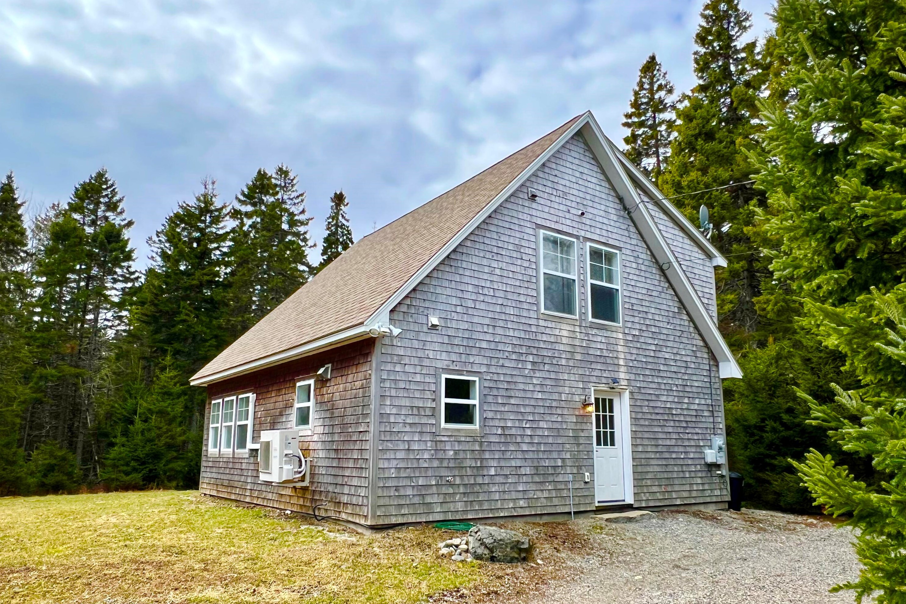 40 Cobb Ln, Southwest Harbor, ME 04679-4059