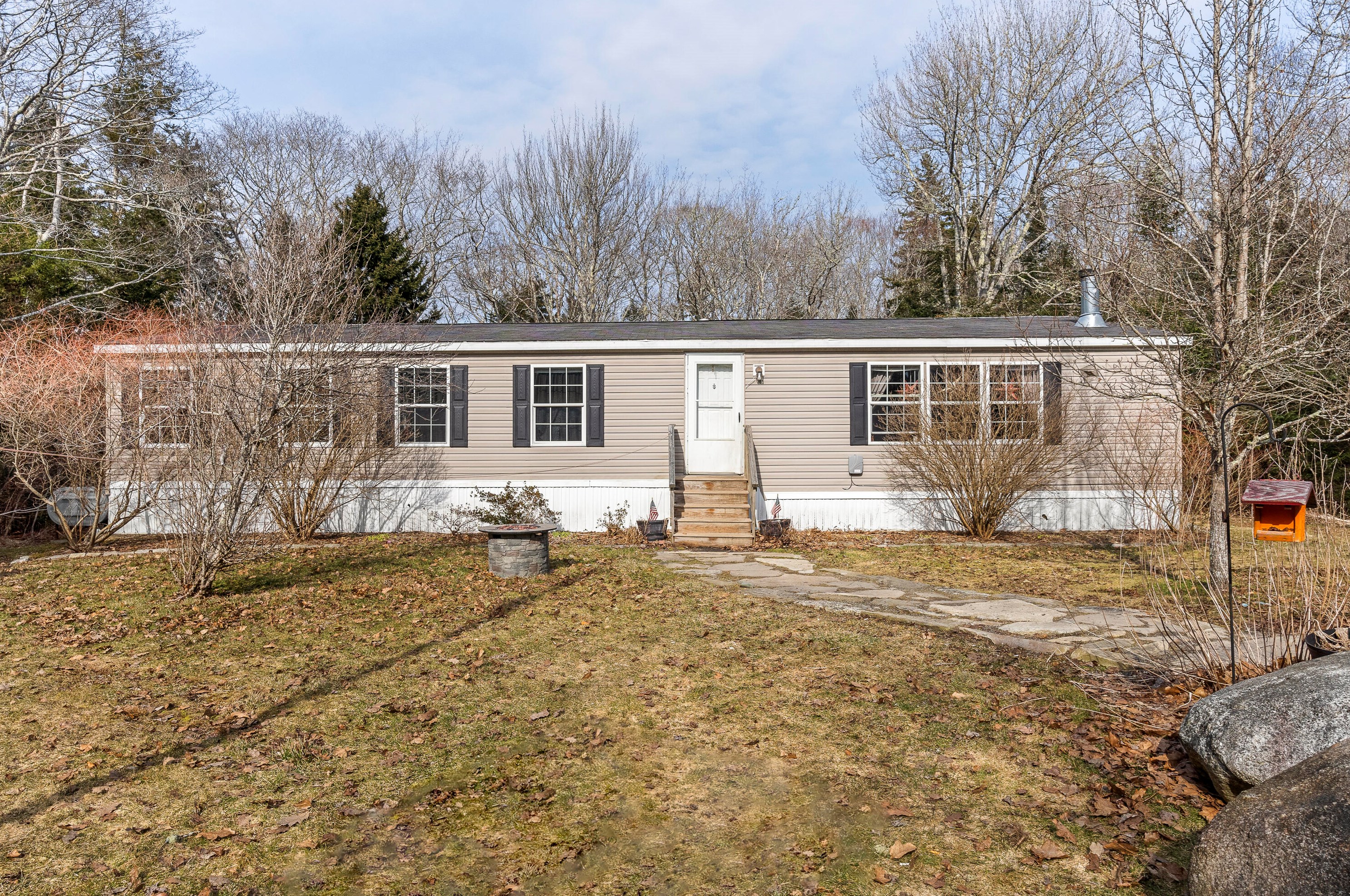 69 Indian Trail, New Harbor, ME 04554