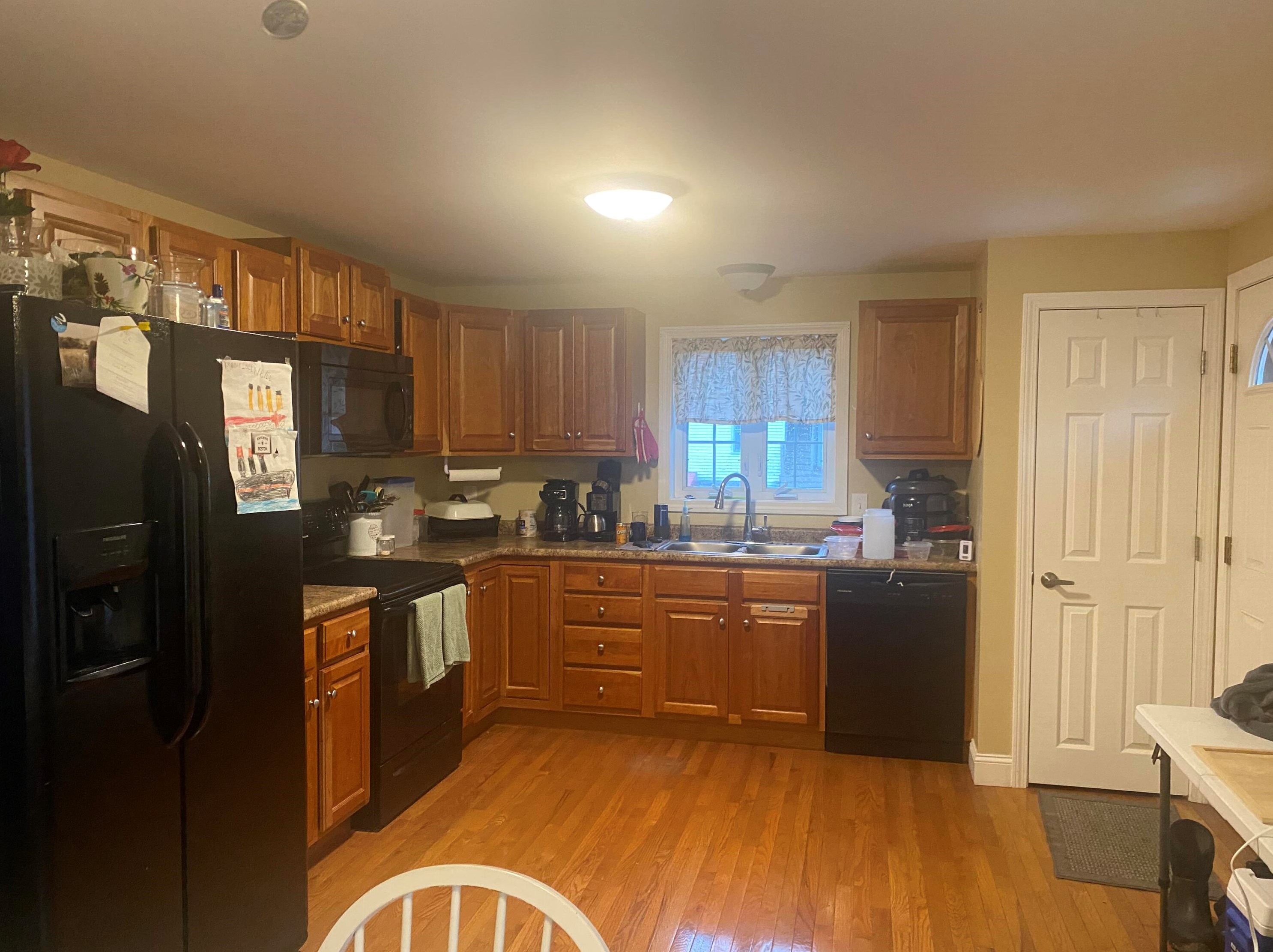 32 Wakefield Ave, Saco, ME 04072-2927