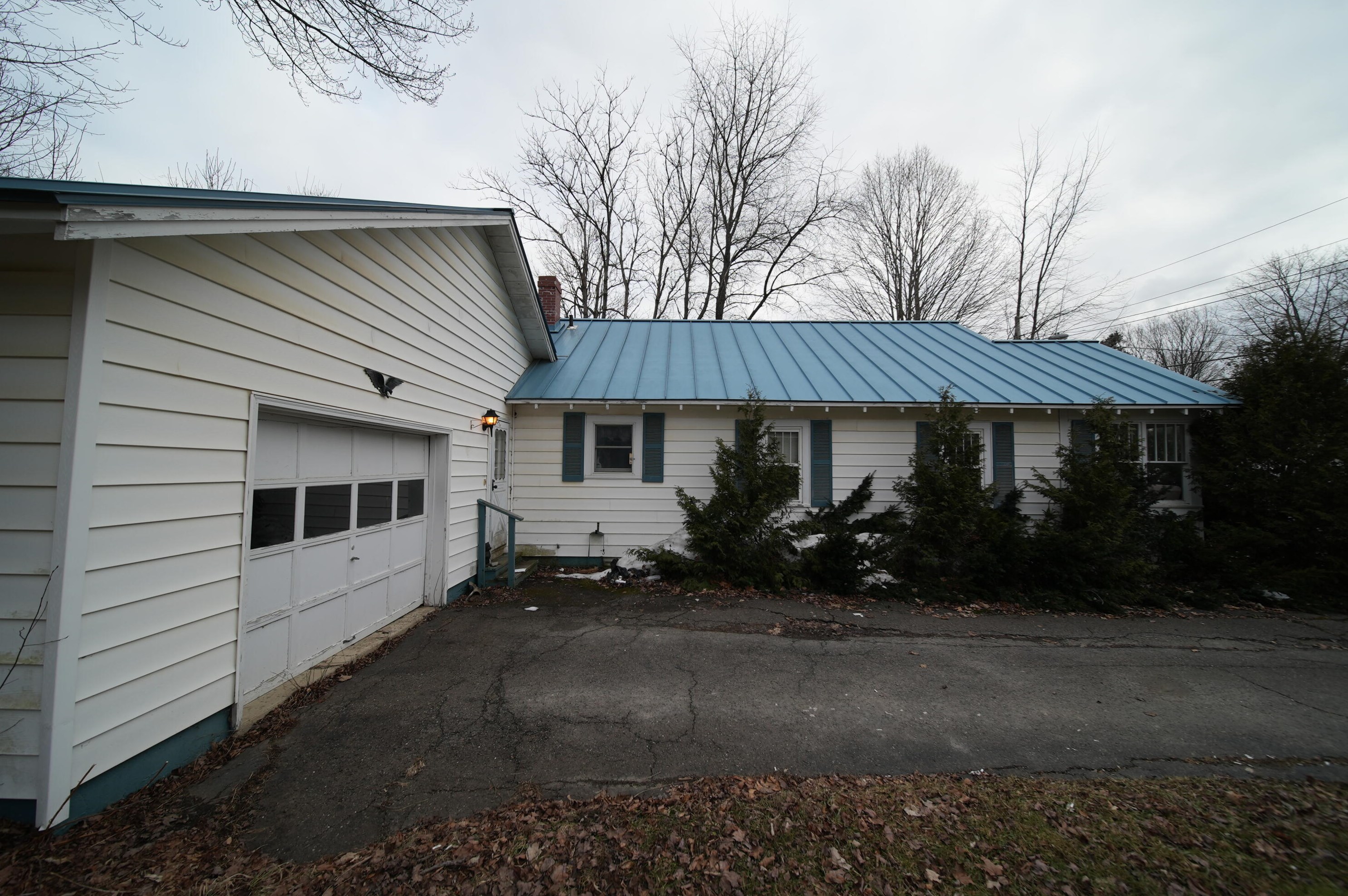 6 Pleasant Ct, Houlton, ME 04730-2410