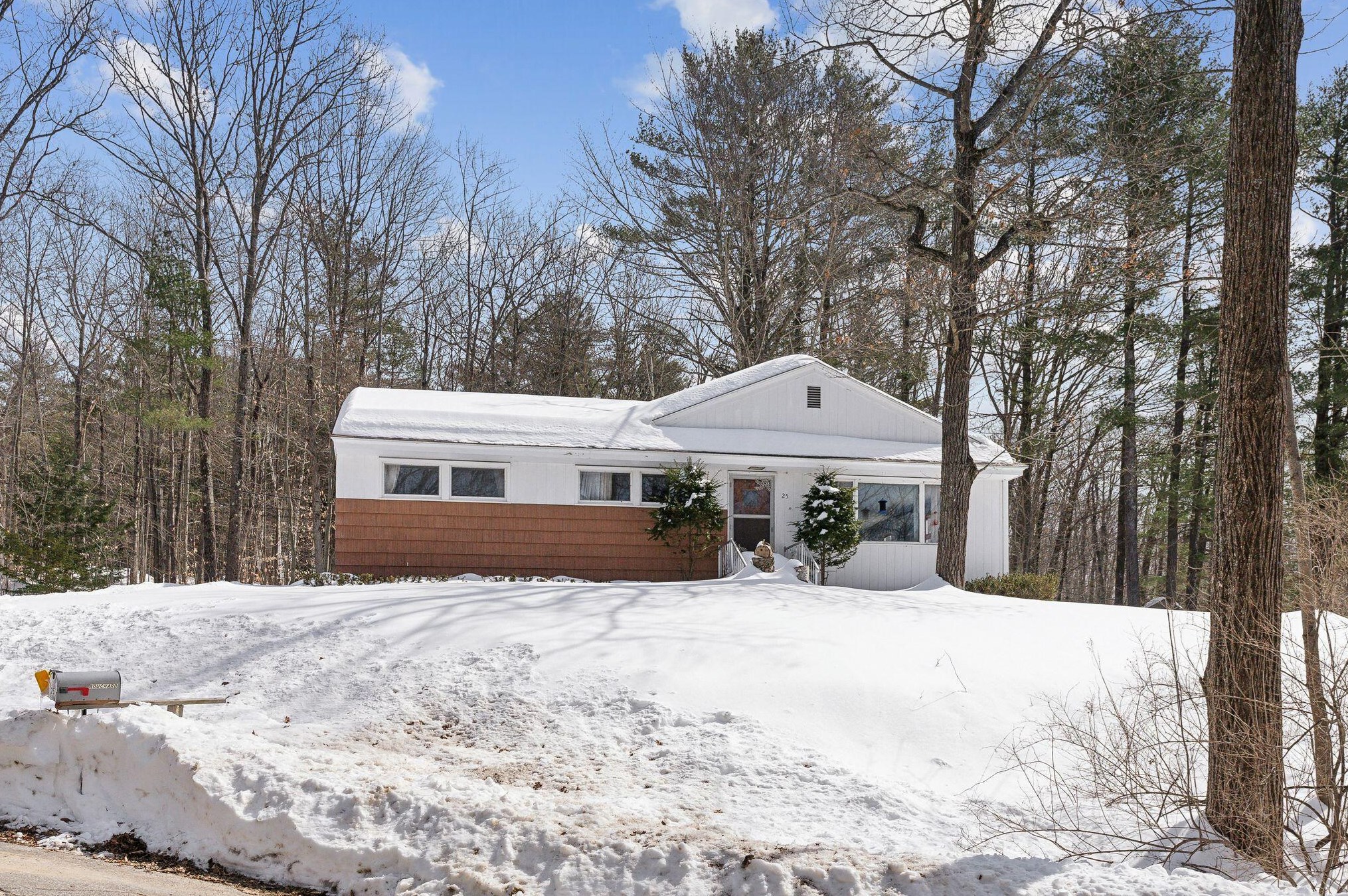 25 Munsey Ave, Livermore Falls, ME 04254