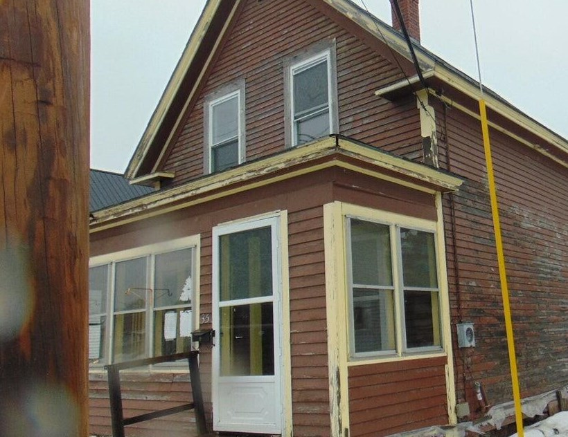35 Riverside St, Milo, ME 04463