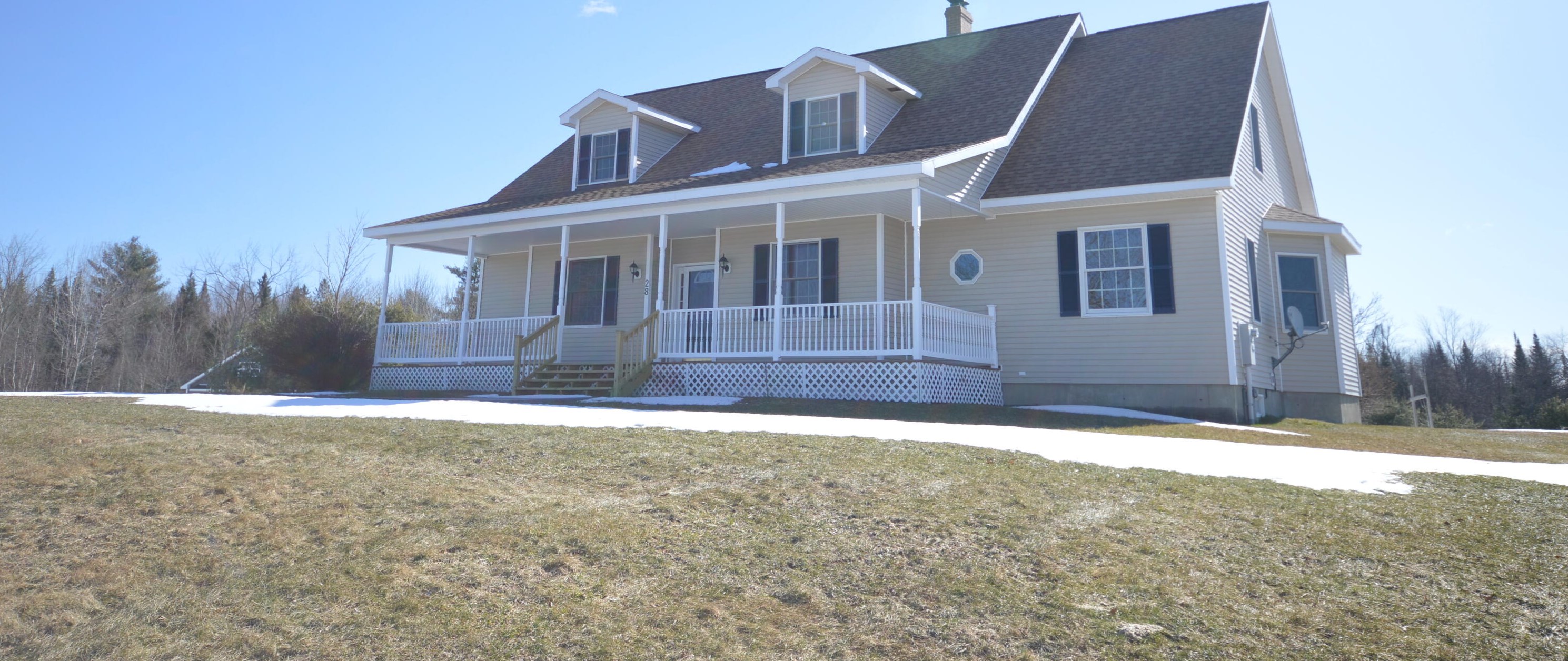 28 Overlook Dr, Canaan, ME 04924-3650